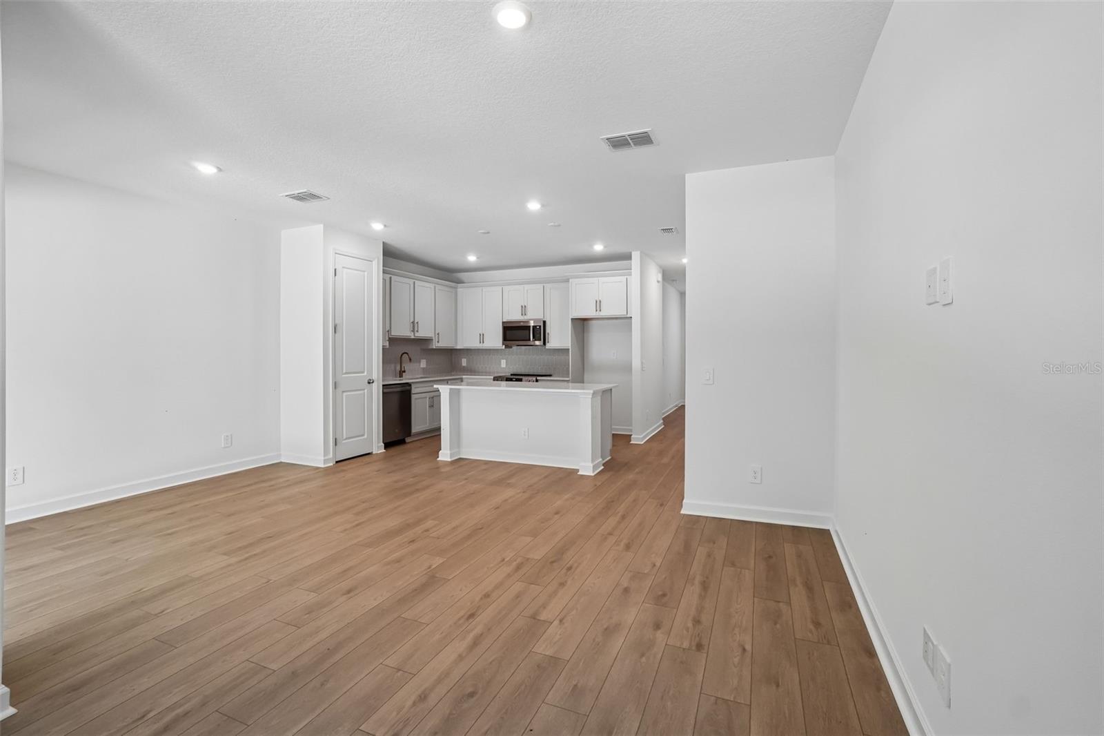 7556 DEER VALLEY CIRCLE — photo 8