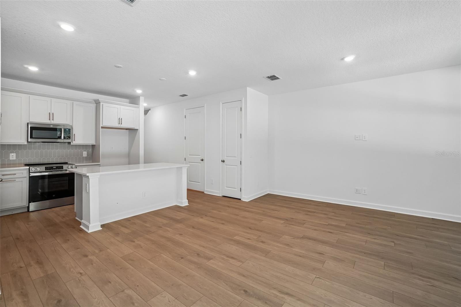 7556 DEER VALLEY CIRCLE — photo 10