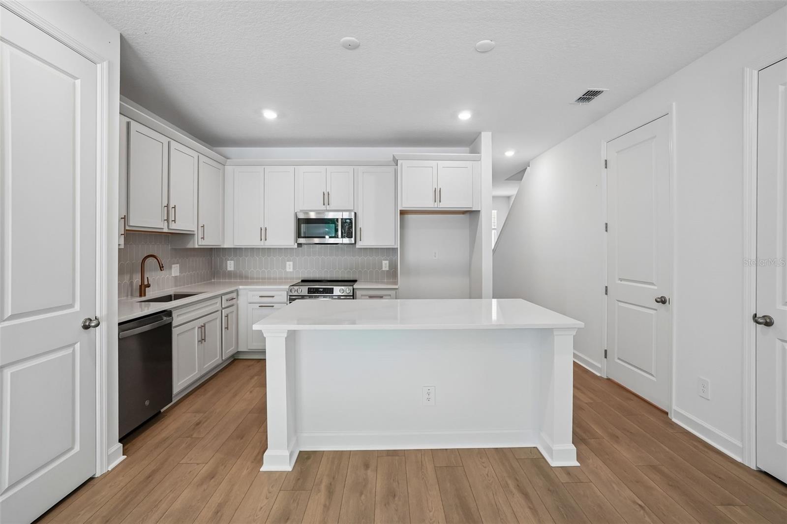 7556 DEER VALLEY CIRCLE — photo 14