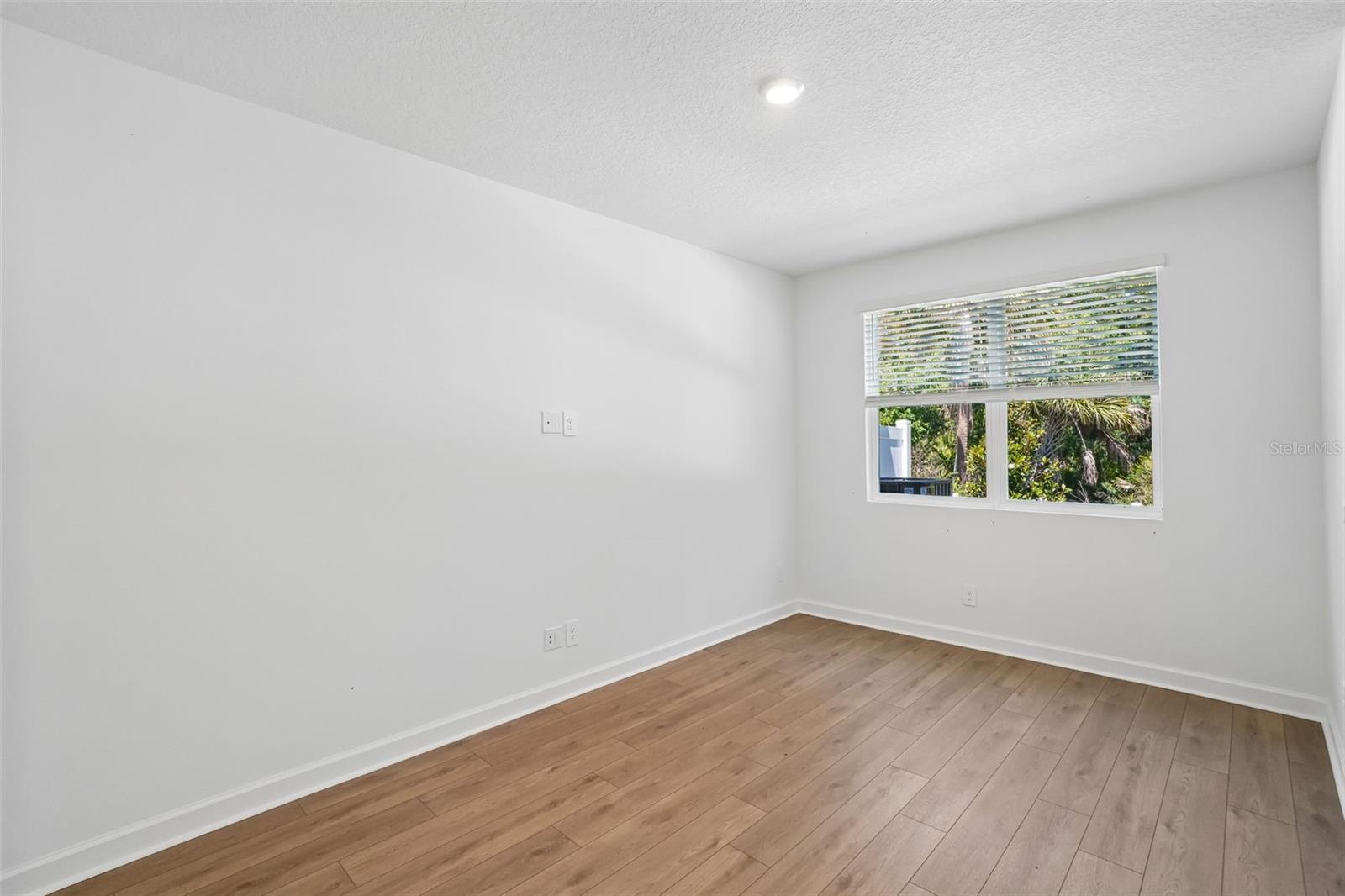 7556 DEER VALLEY CIRCLE — photo 6