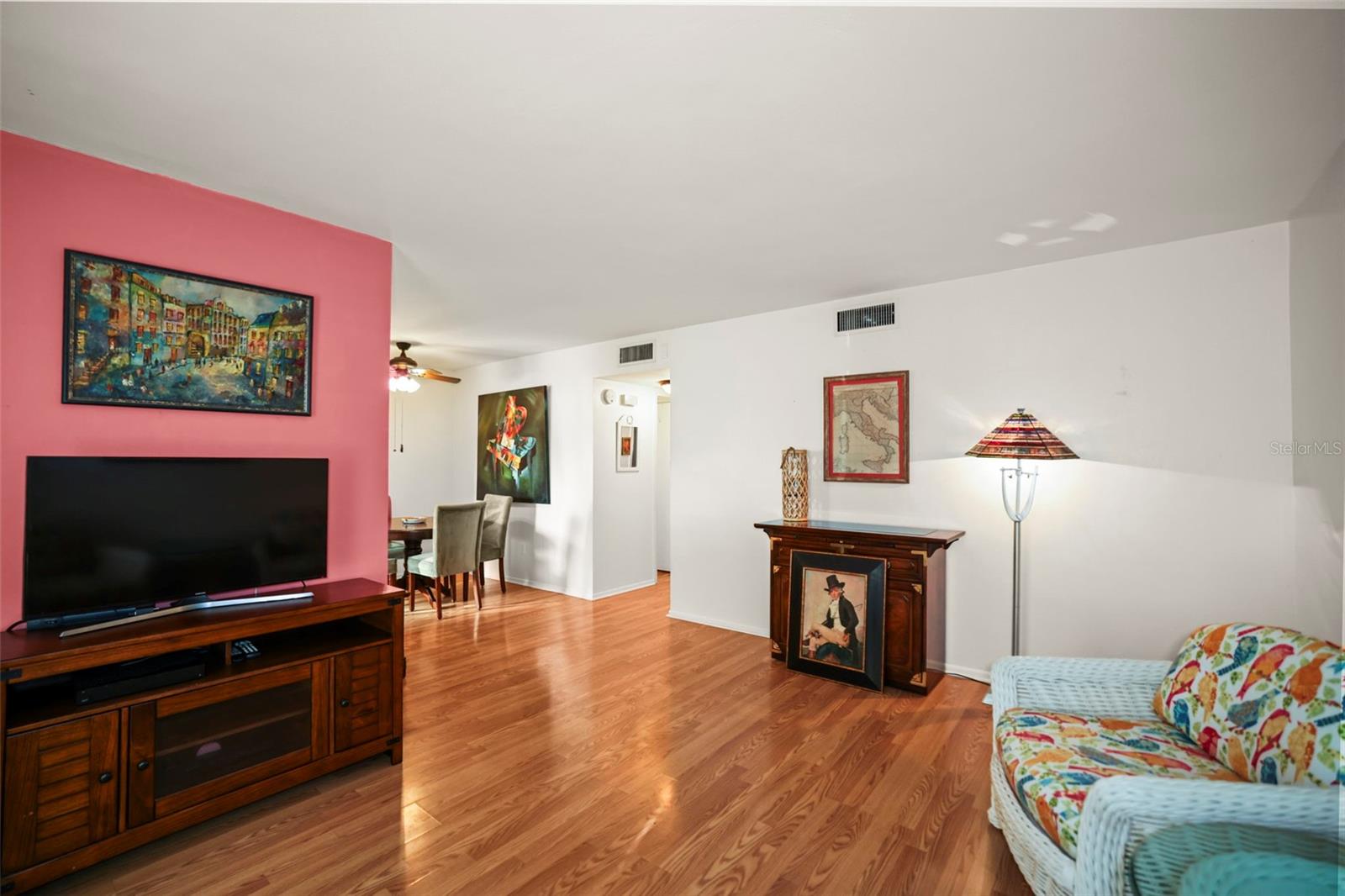 180 SKY LOCH DR W — photo 8
