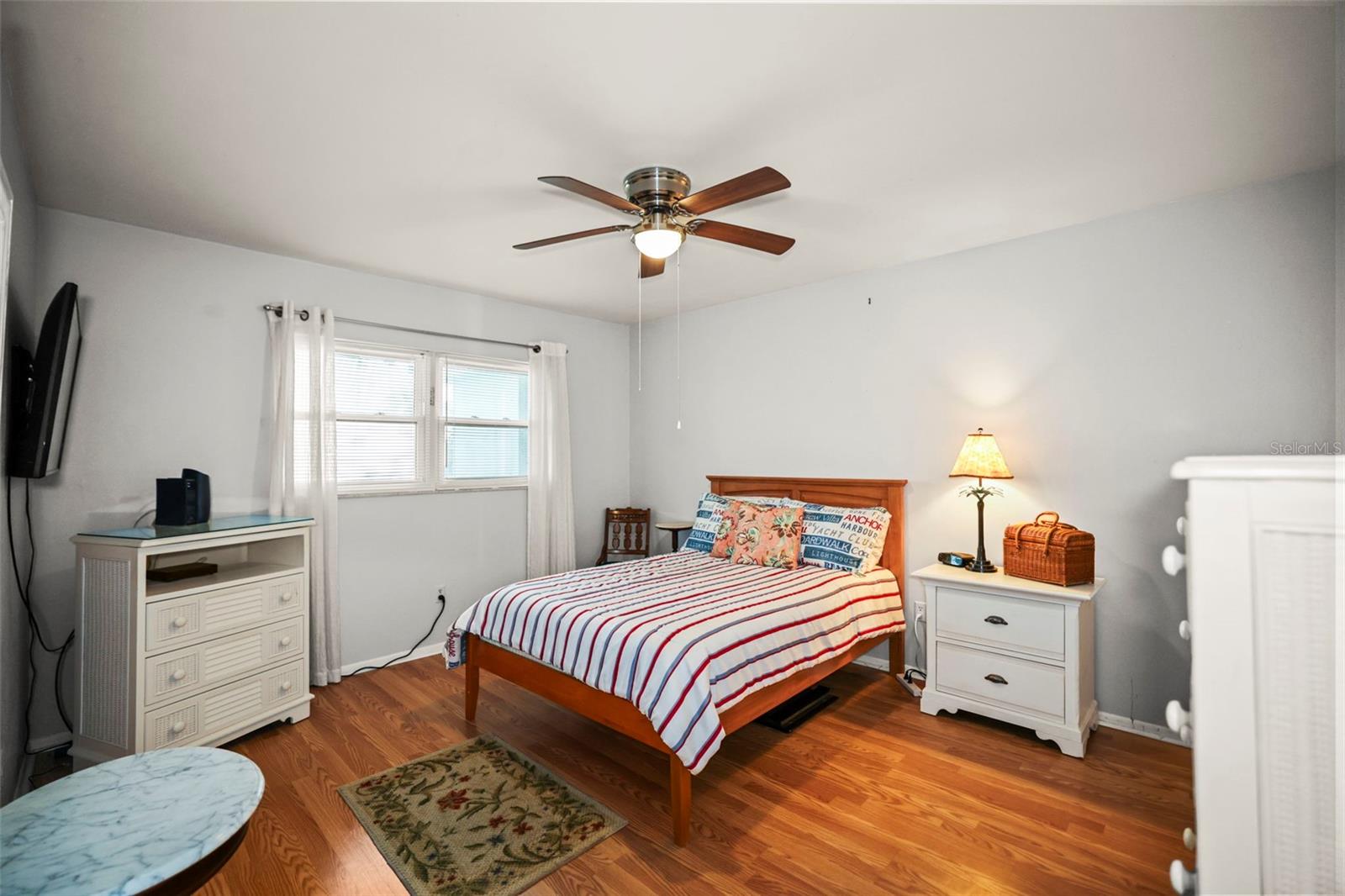 180 SKY LOCH DR W — photo 18