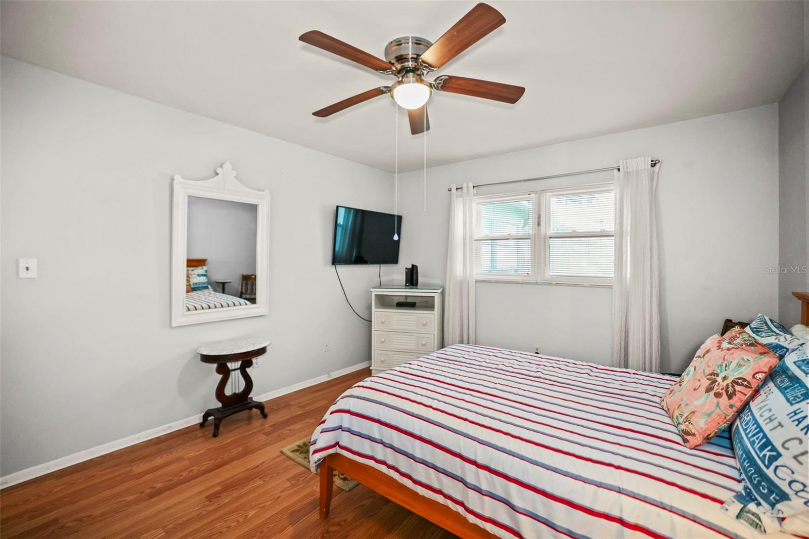 180 SKY LOCH DR W — photo 20