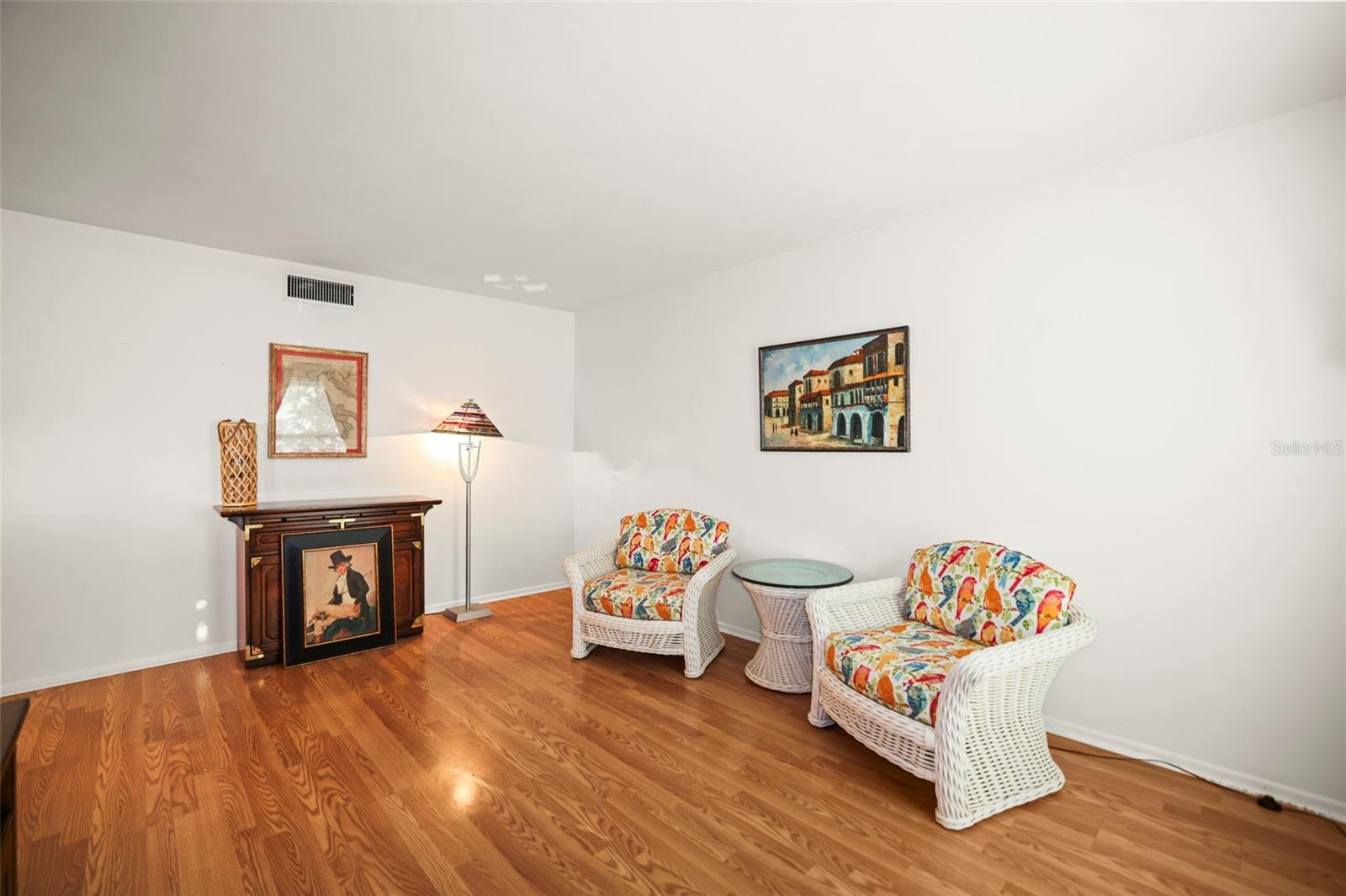 180 SKY LOCH DR W — photo 10