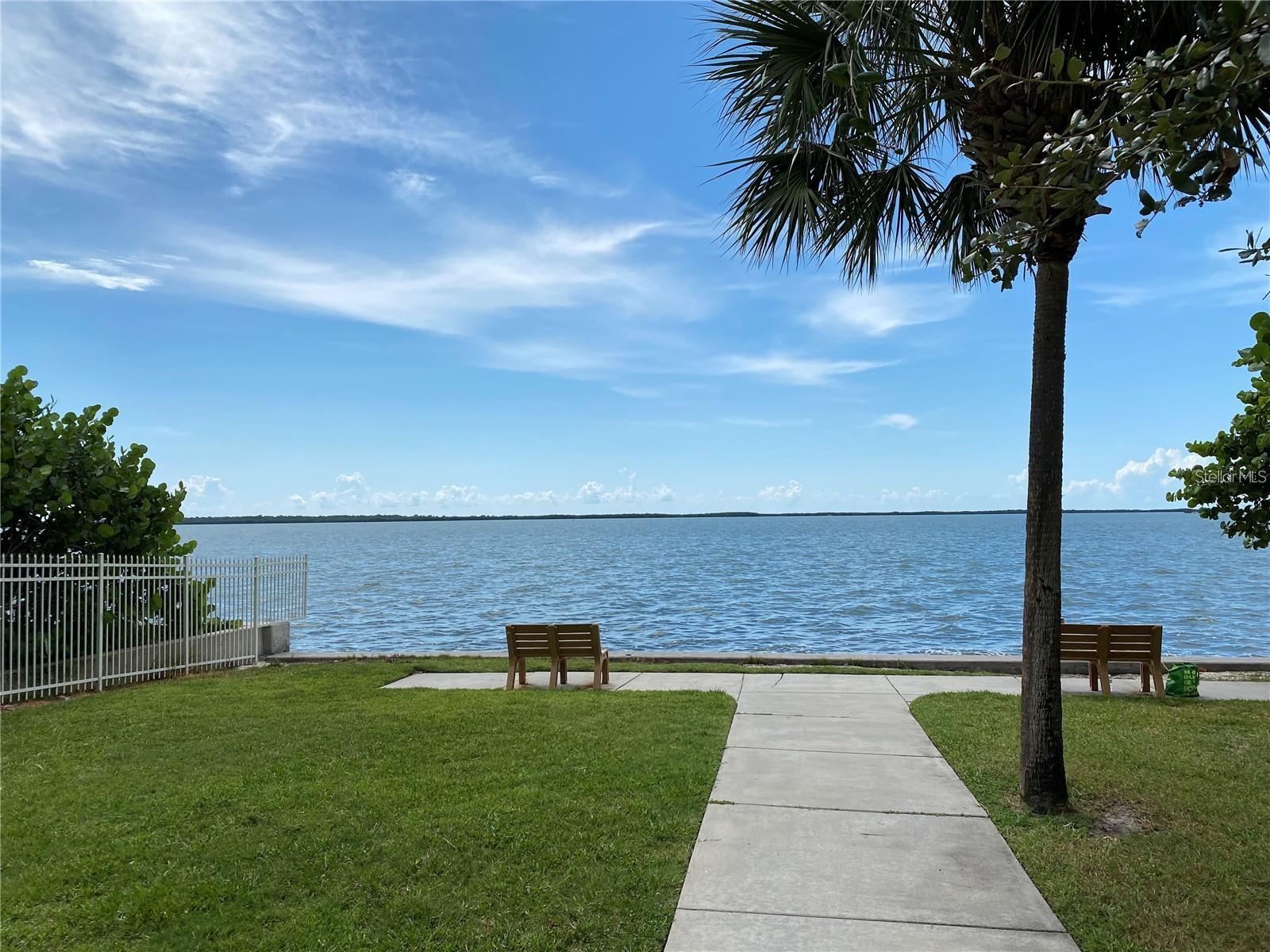 180 SKY LOCH DR W — photo 42
