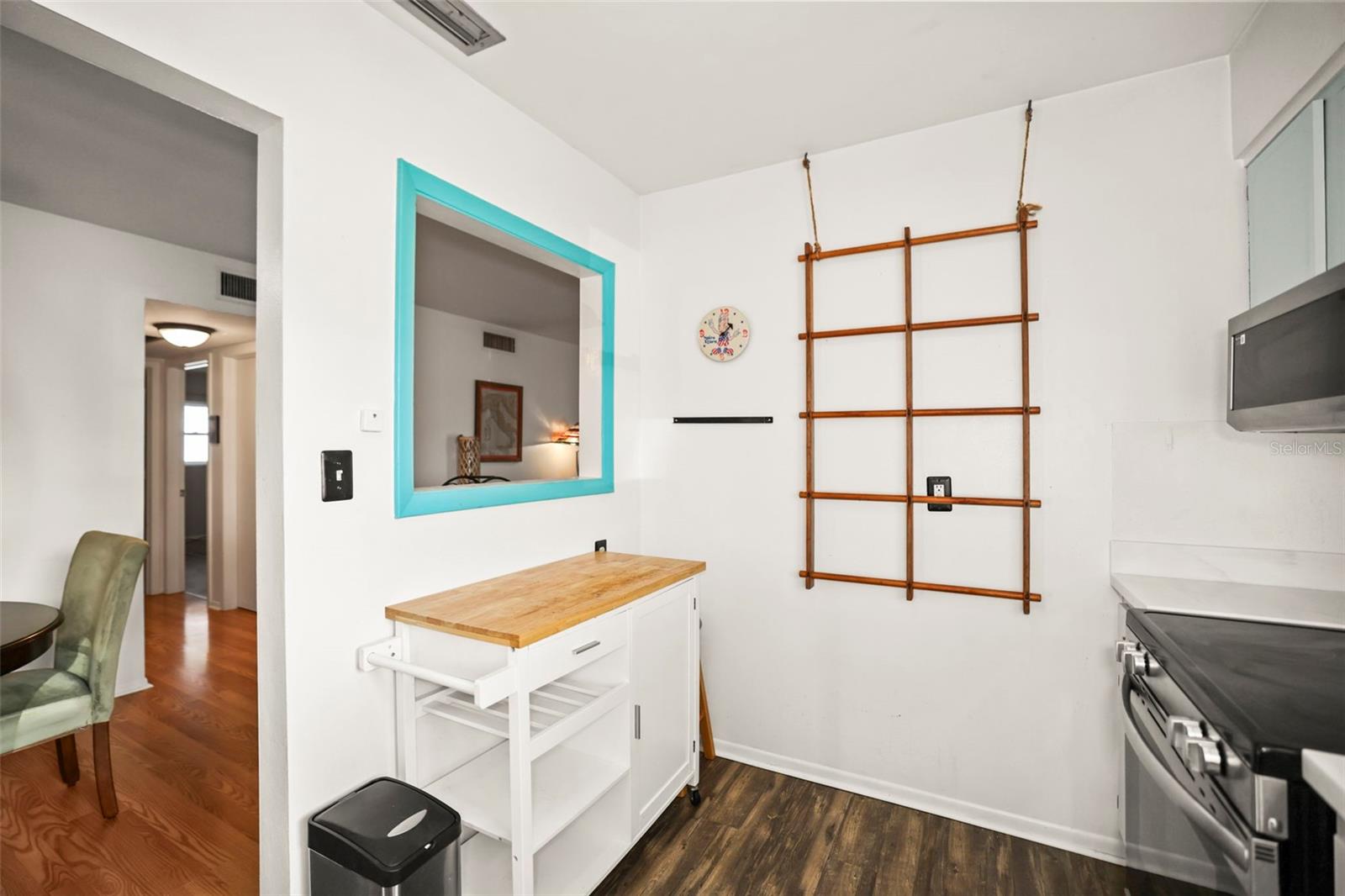 180 SKY LOCH DR W — photo 6