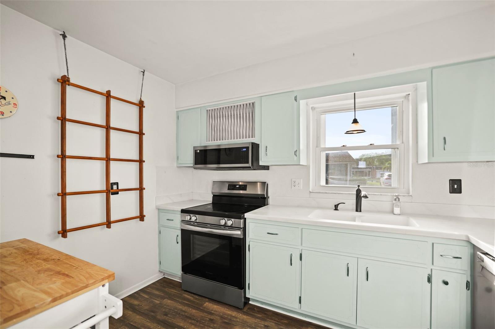 180 SKY LOCH DR W — photo 5