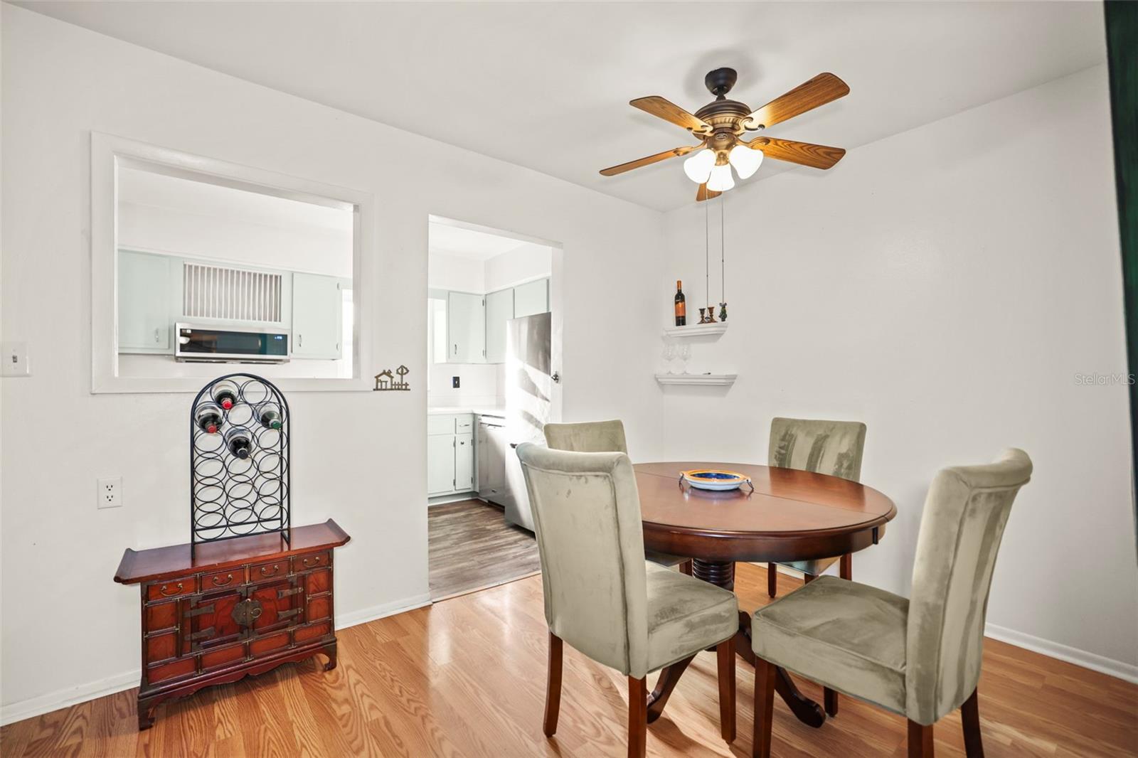 180 SKY LOCH DR W — photo 14