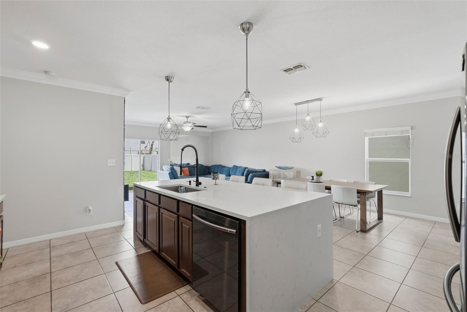 17204 YELLOW PINE ST — photo 12