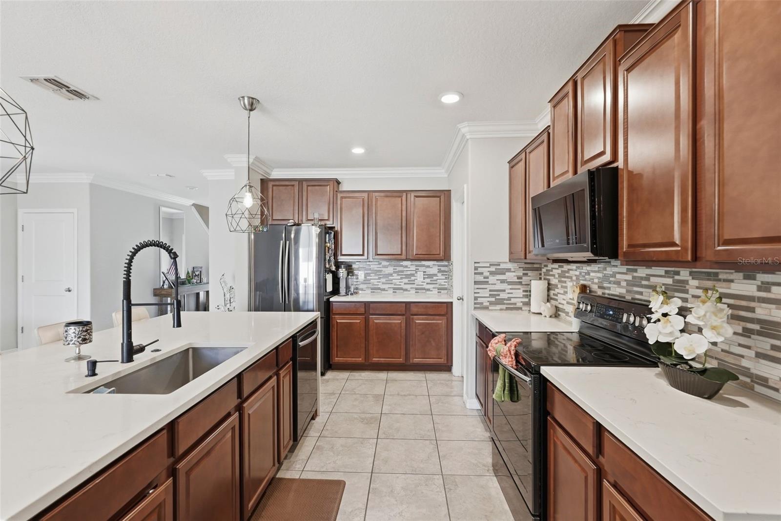 17204 YELLOW PINE ST — photo 11