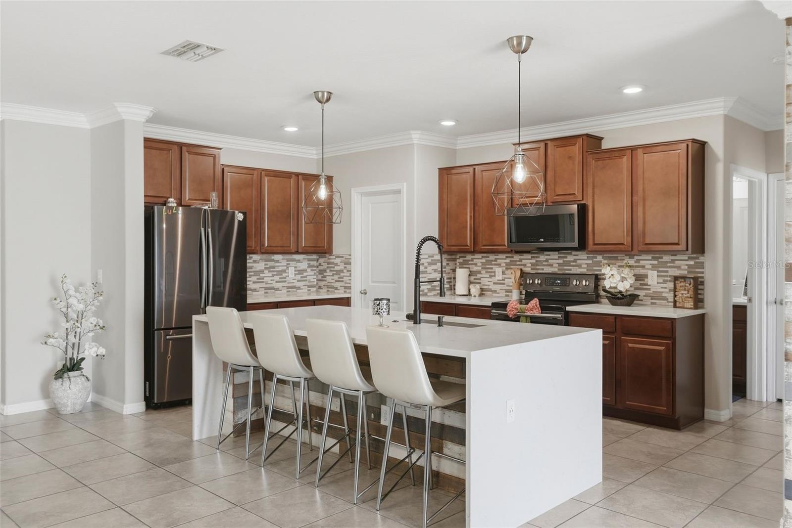 17204 YELLOW PINE ST — photo 8