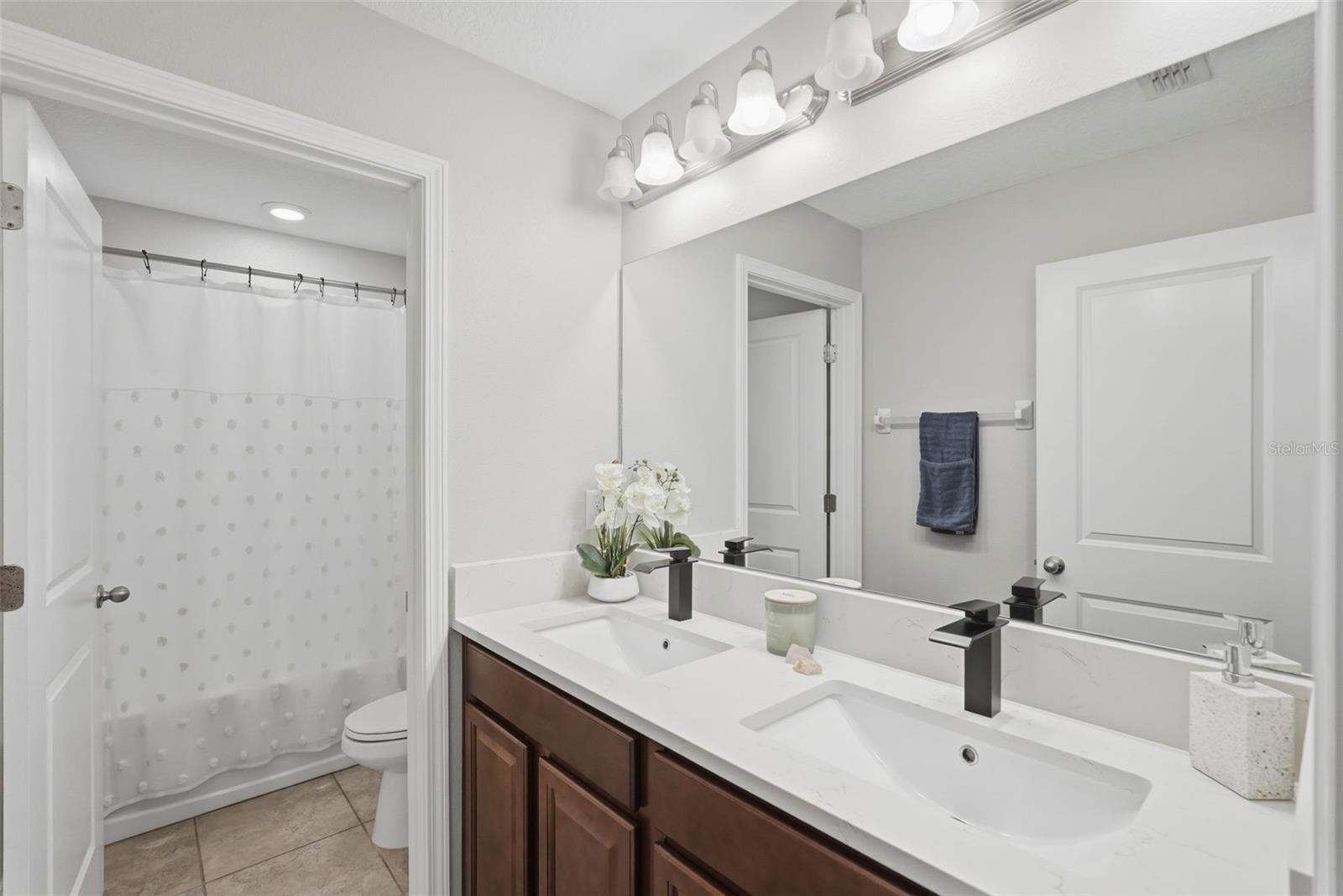 17204 YELLOW PINE ST — photo 37