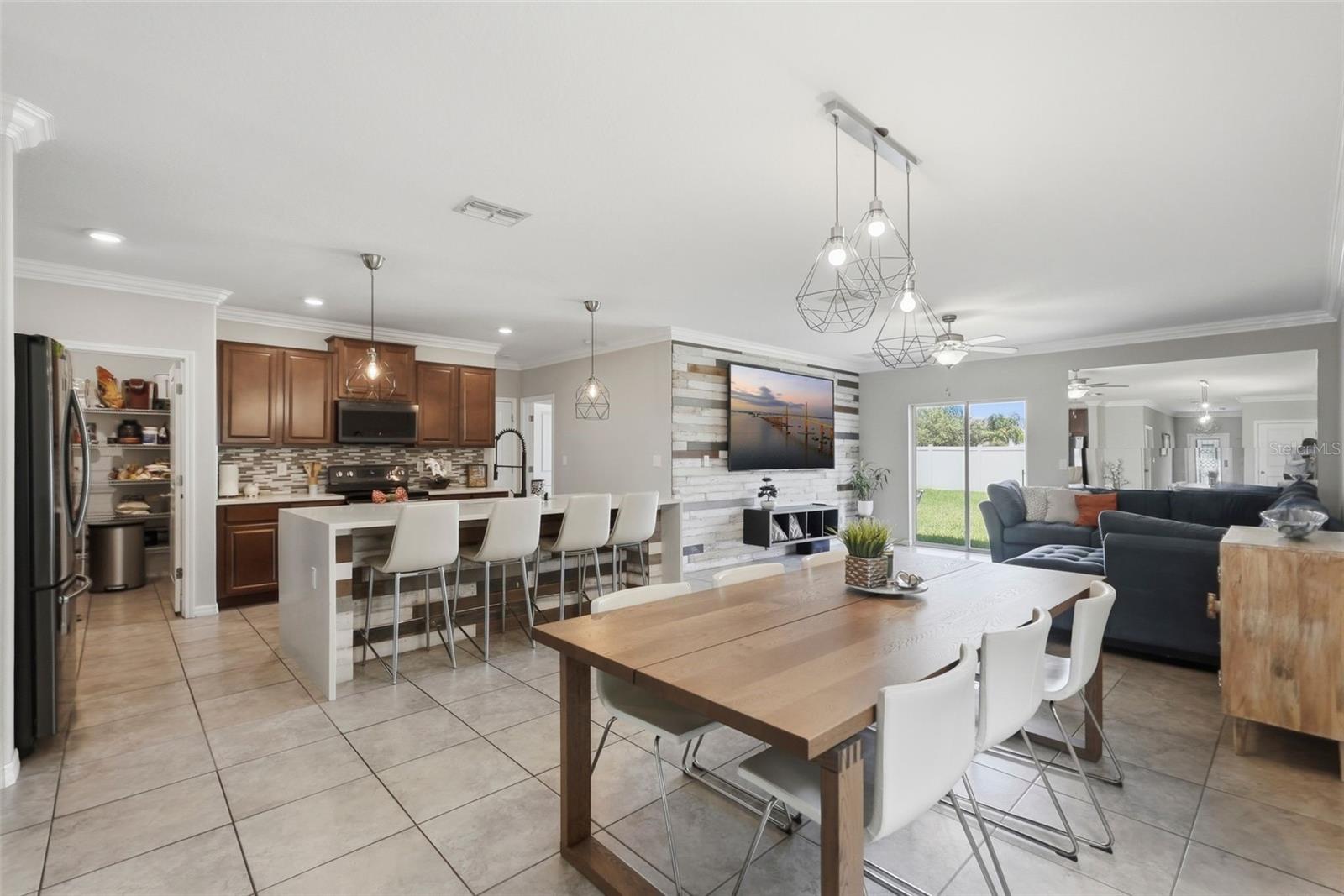 17204 YELLOW PINE ST — photo 14
