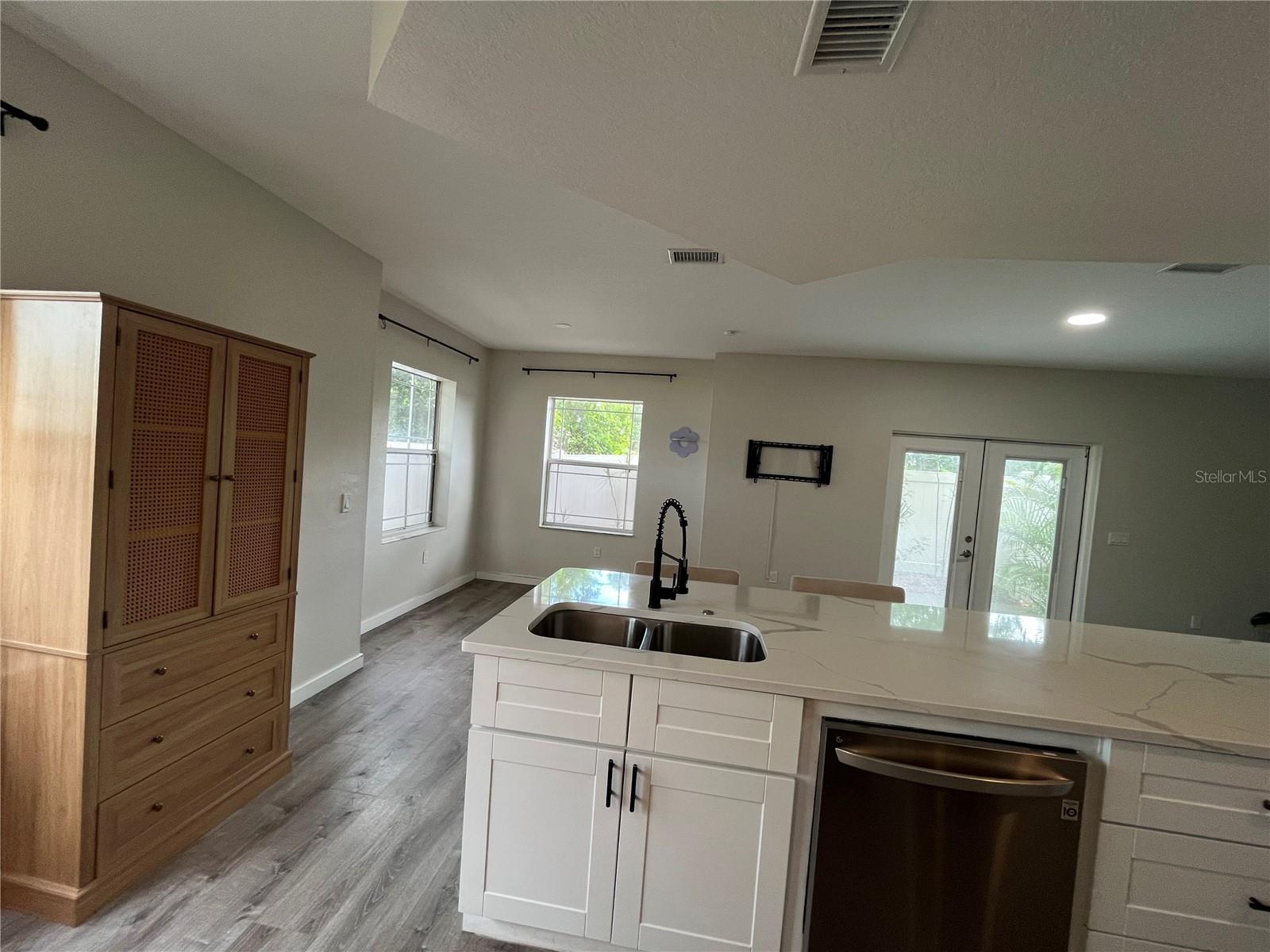 4326 TYLER CIR N — photo 10