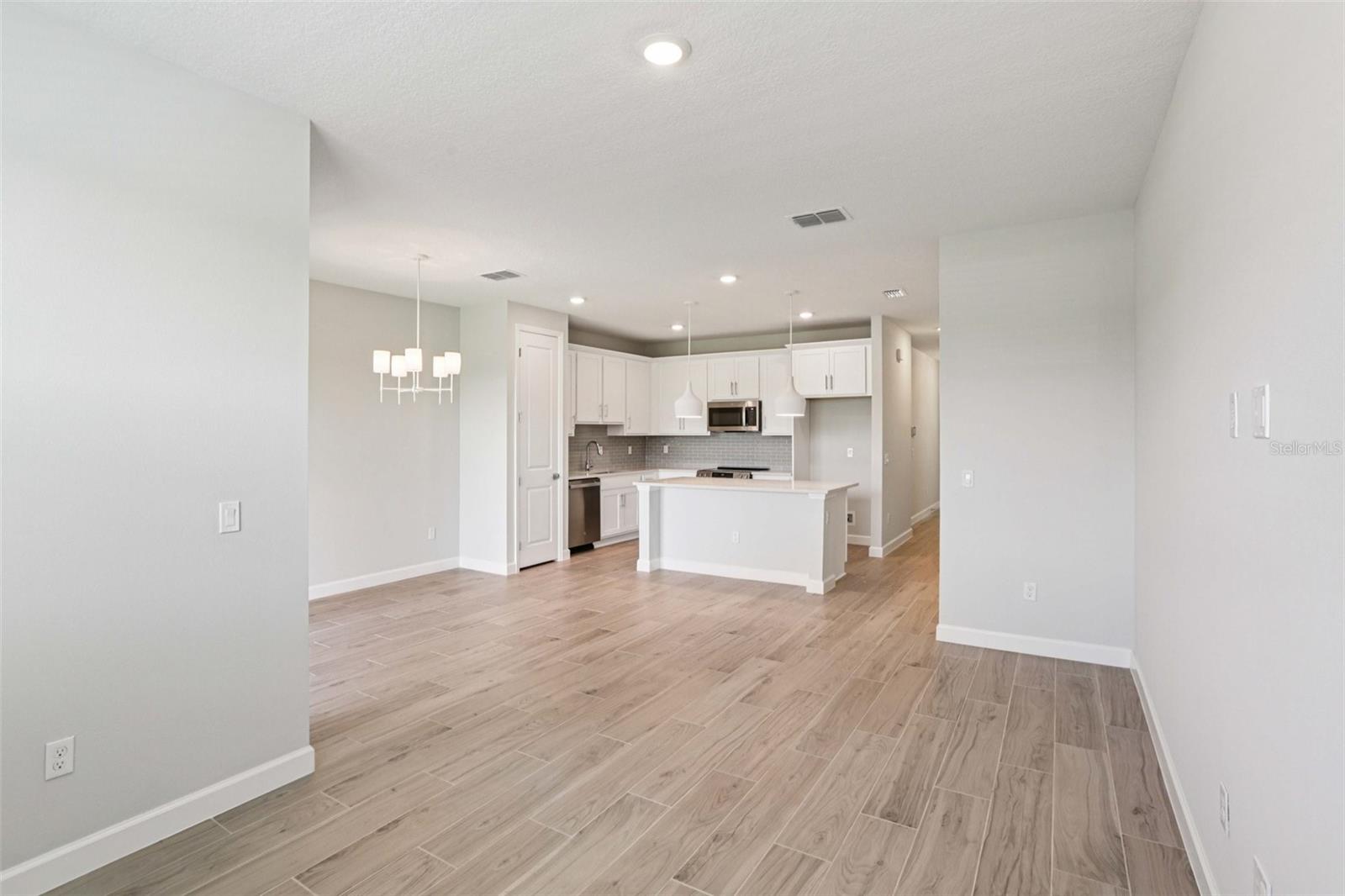 7558 DEER VALLEY CIRCLE — photo 6