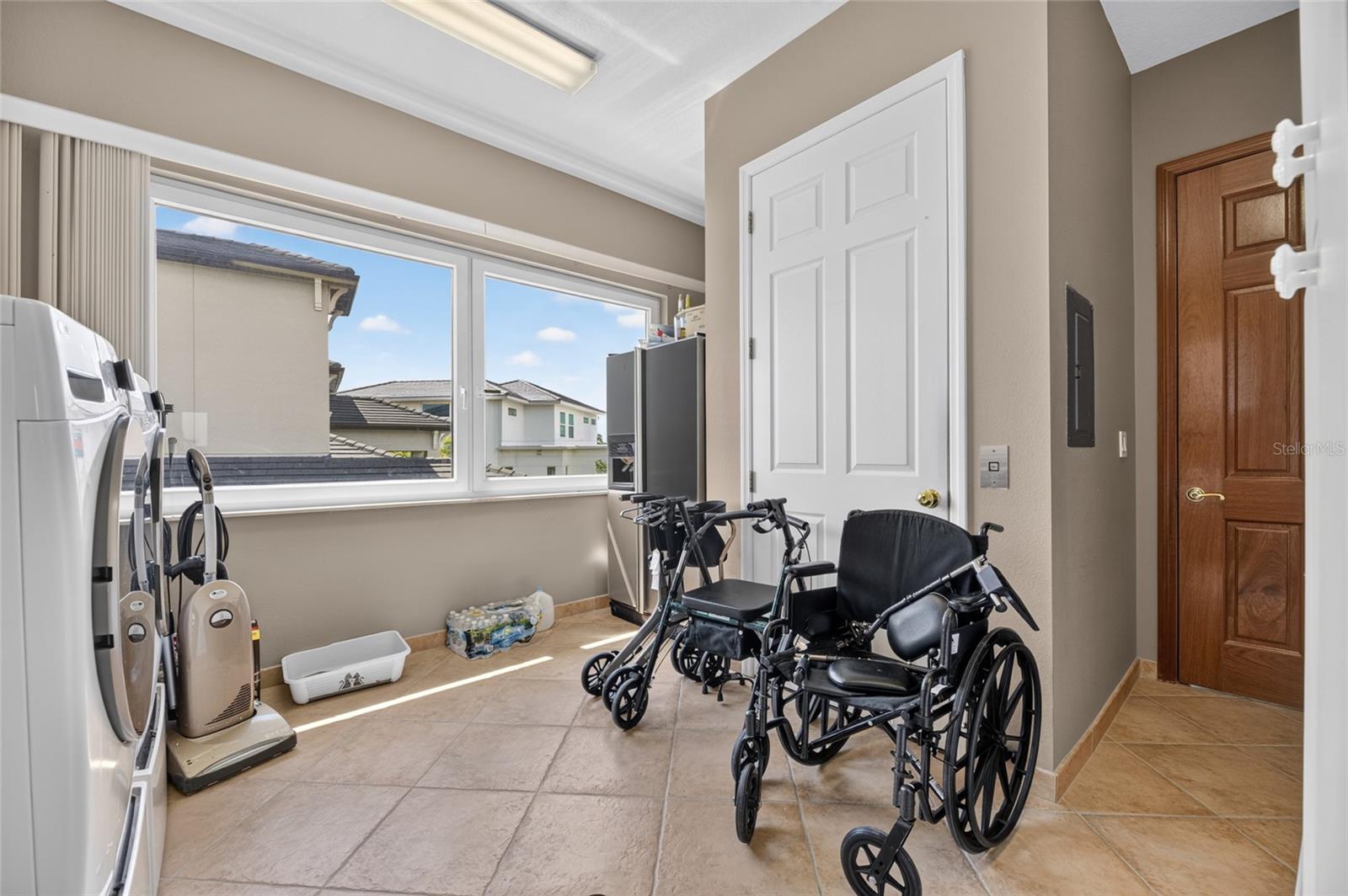 903 CAPRICCIO LN — photo 40