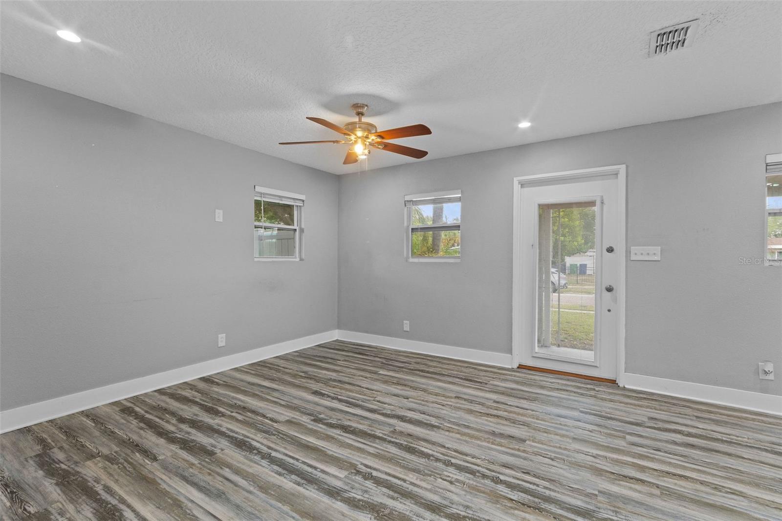 4402 W TRILBY AVE — photo 12