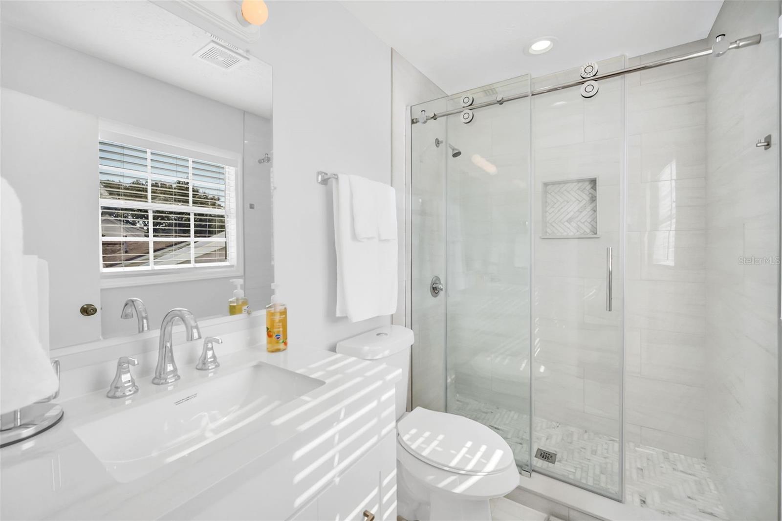 8702 ELMWOOD LN — photo 32