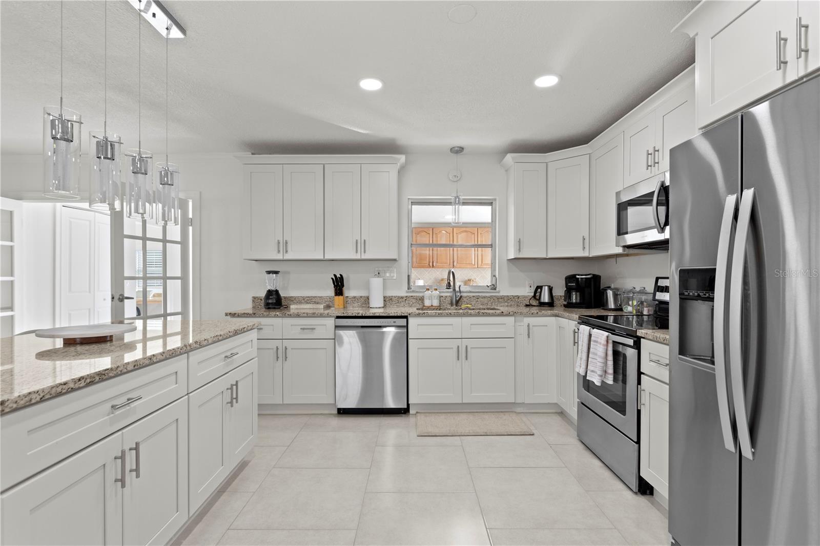 8702 ELMWOOD LN — photo 8