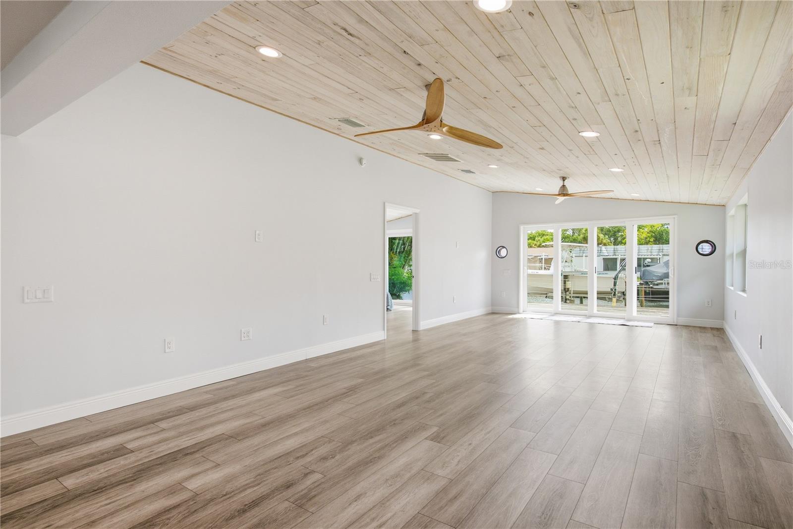 4930 POMPANO DR — photo 6