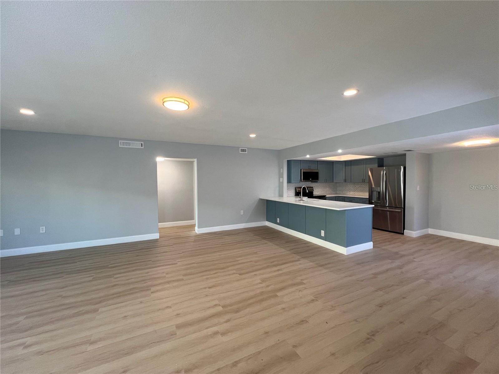 7550 SUNSHINE SKYWAY LN S #P11 — photo 6