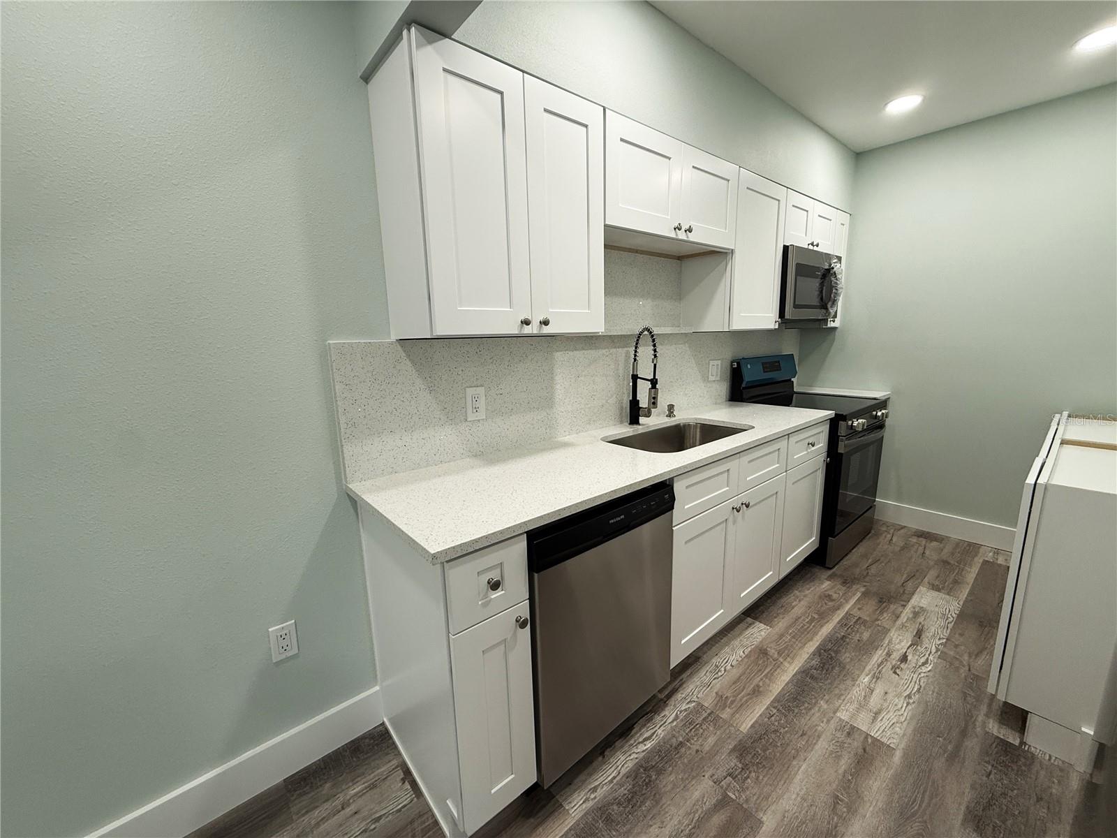 201 MEDALLION BLVD #D — photo 7