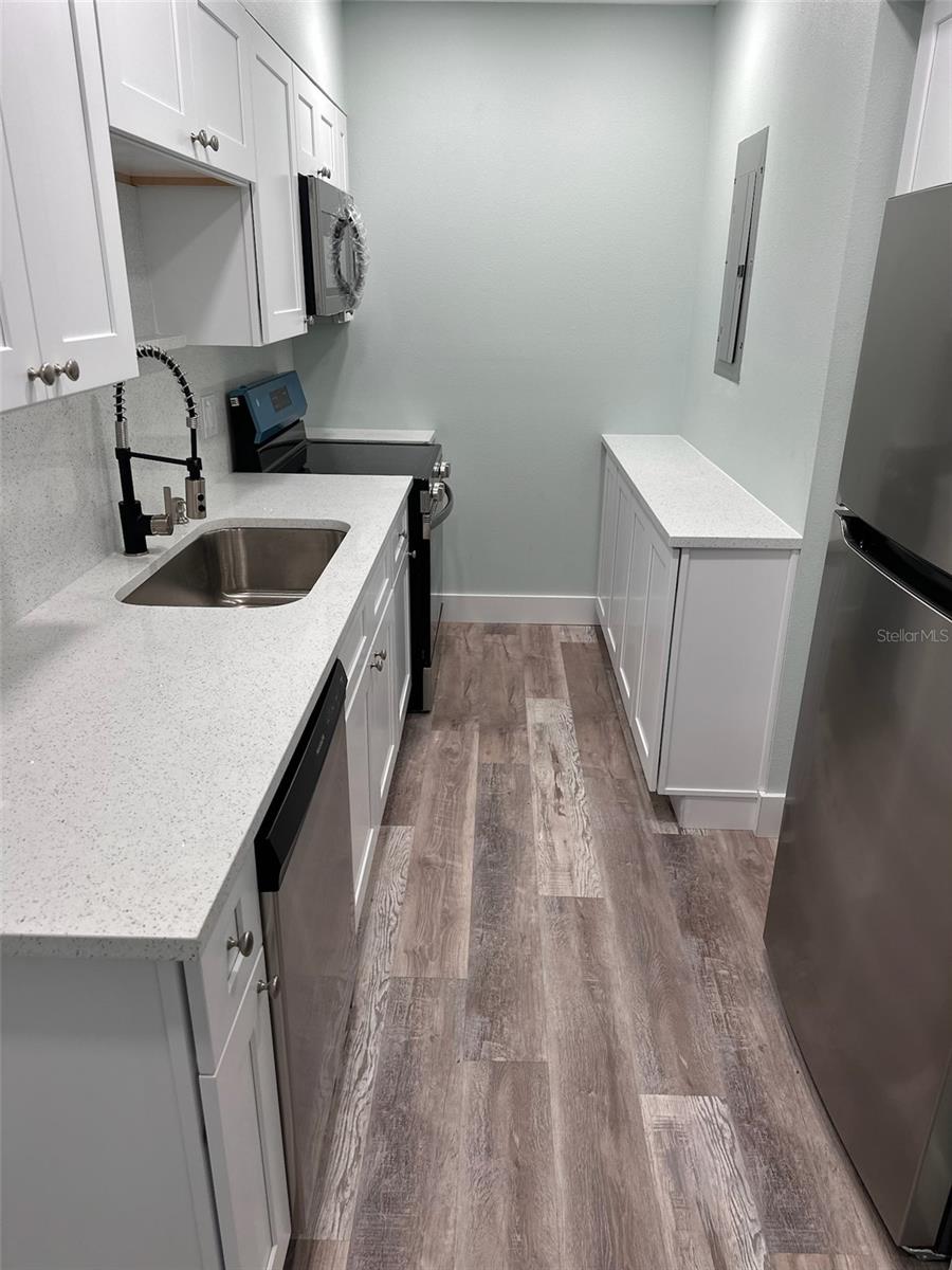 201 MEDALLION BLVD #D — photo 8
