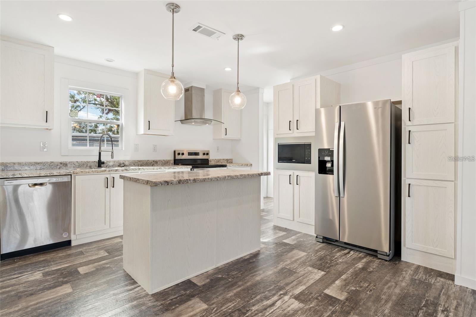 5234 YELLOW PINE ST N — photo 8