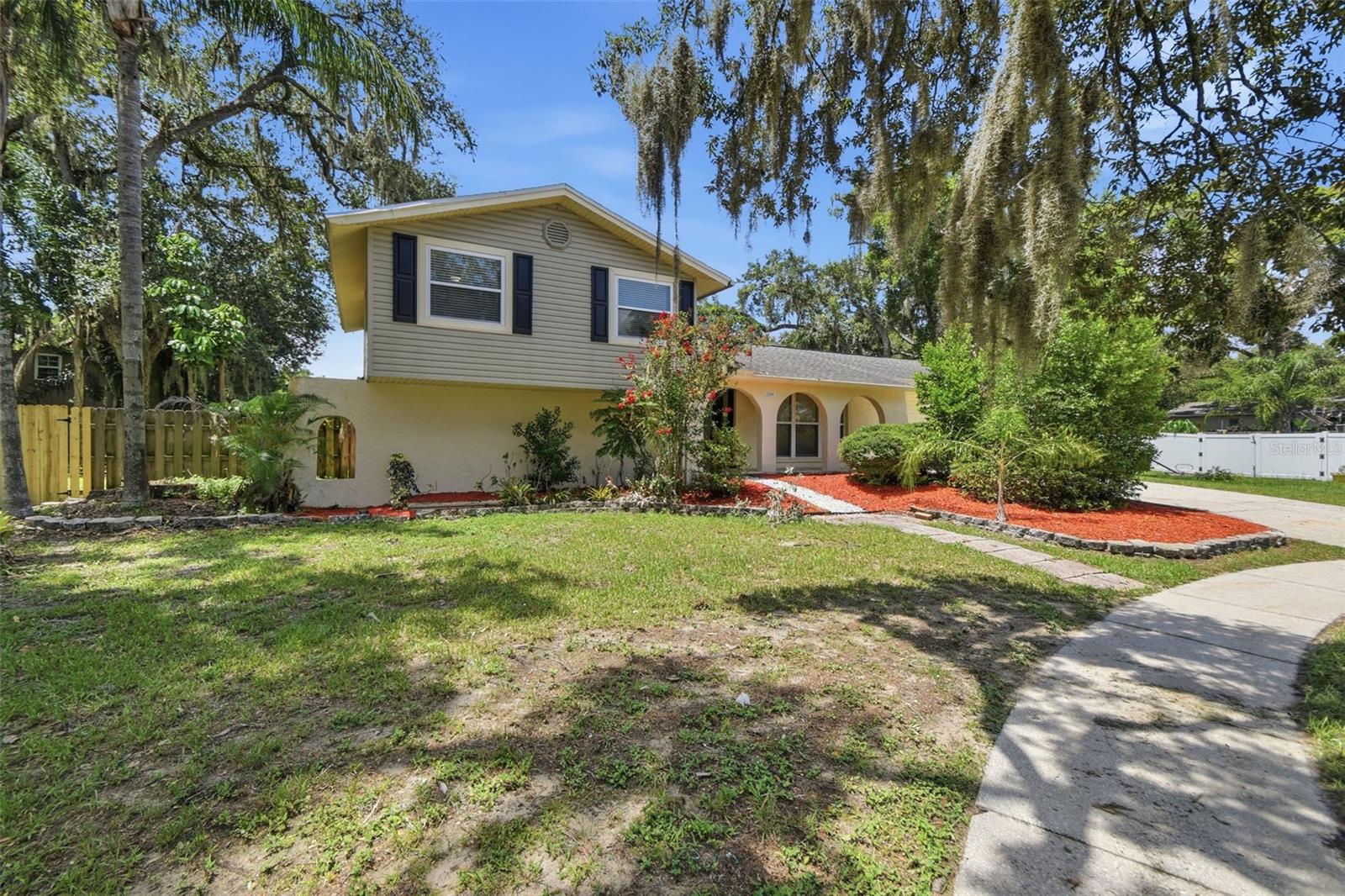 1200 LAKE VALRICO LN — photo 4