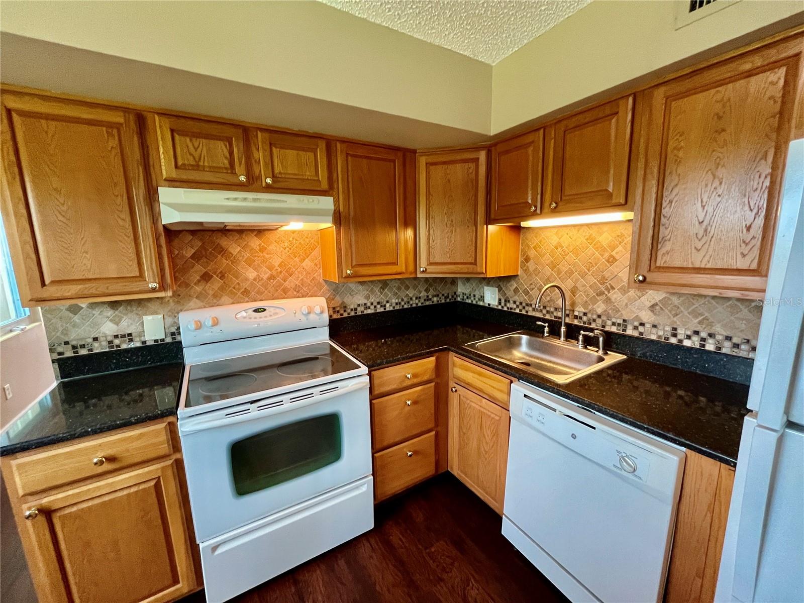 2458 COLUMBIA DR #28 — photo 11