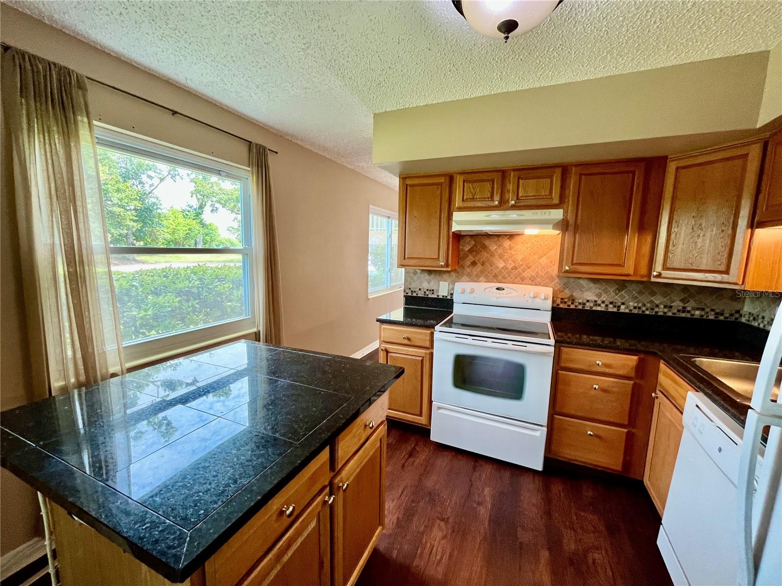 2458 COLUMBIA DR #28 — photo 12