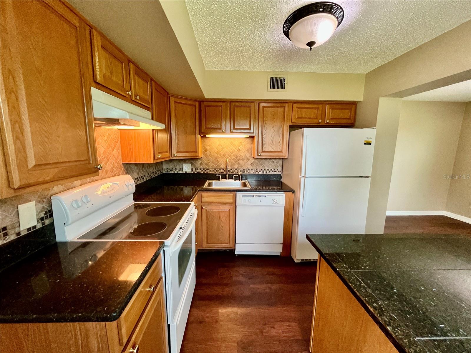 2458 COLUMBIA DR #28 — photo 10