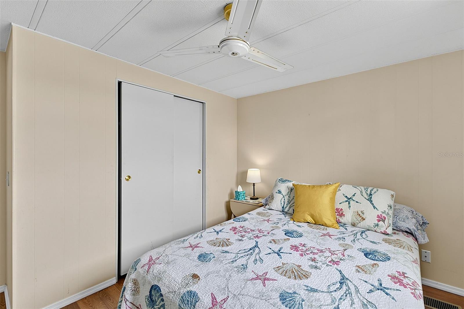 248 LA ROSAS — photo 15