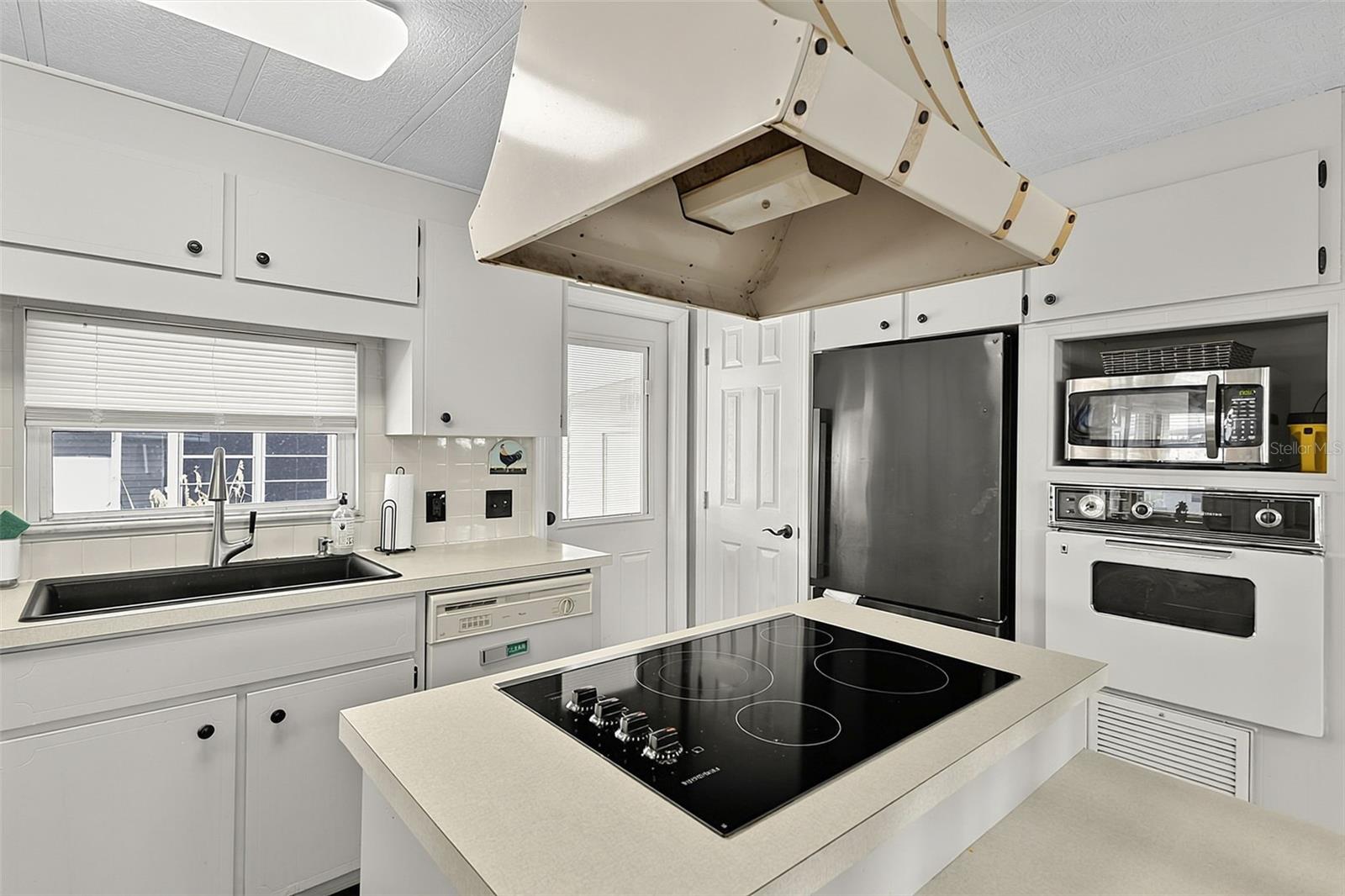 248 LA ROSAS — photo 6