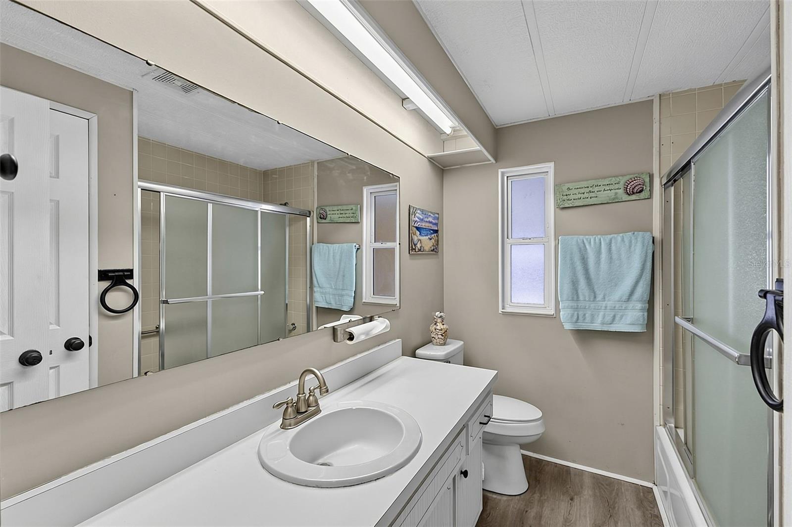 248 LA ROSAS — photo 18