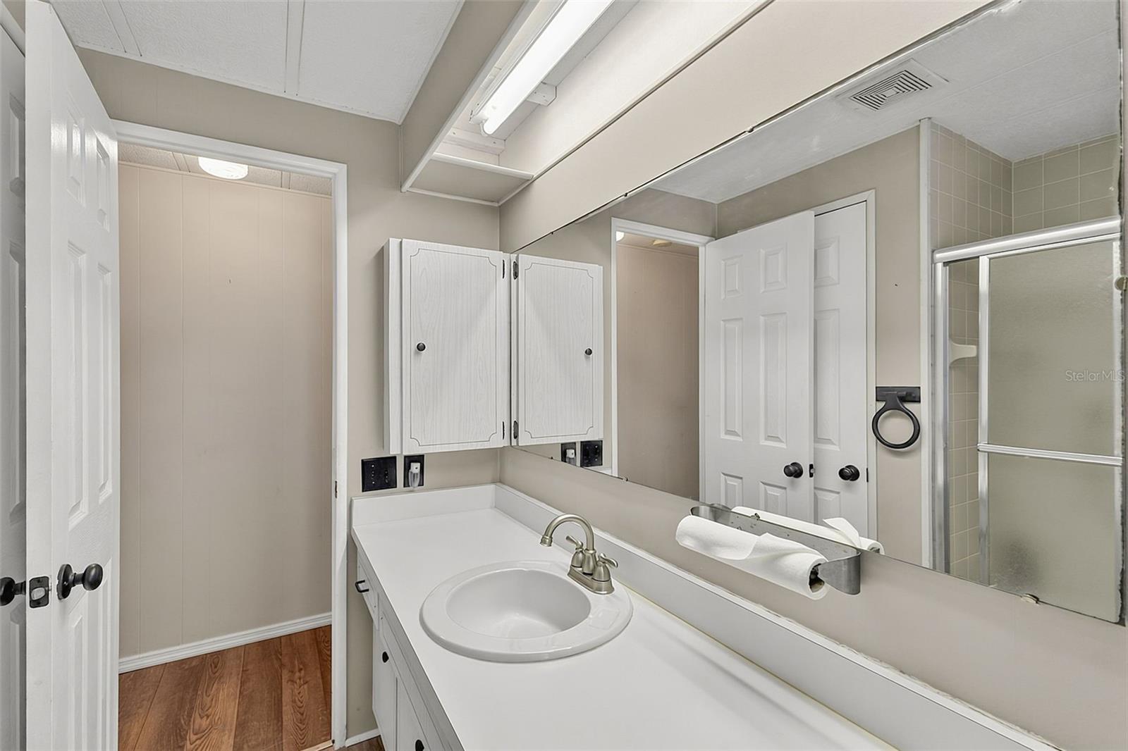 248 LA ROSAS — photo 19