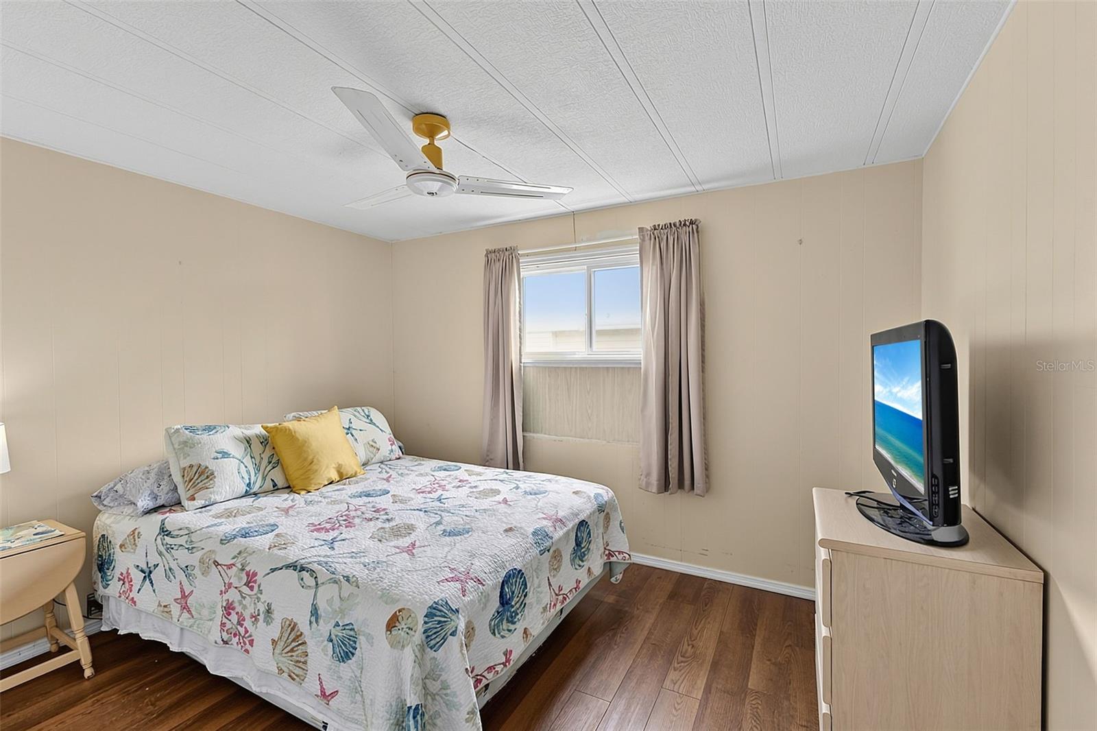 248 LA ROSAS — photo 17