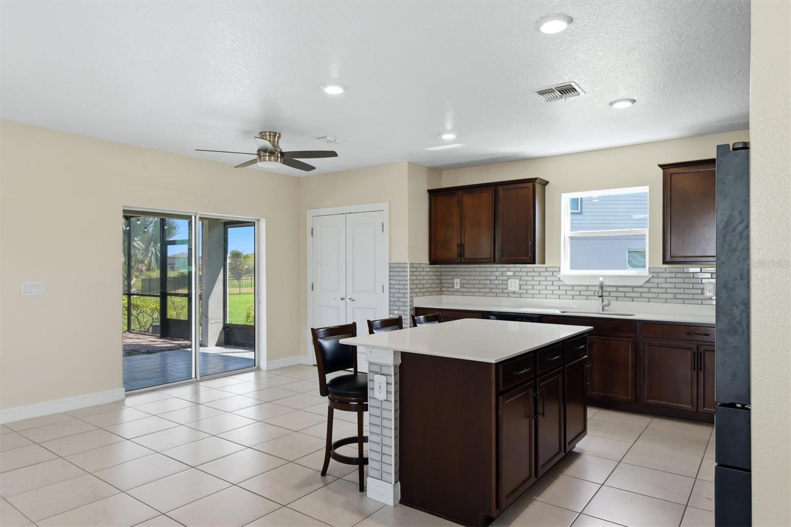 9108 ROYAL RIVER CIR — photo 18