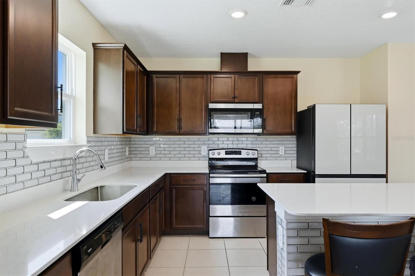 9108 ROYAL RIVER CIR — photo 17