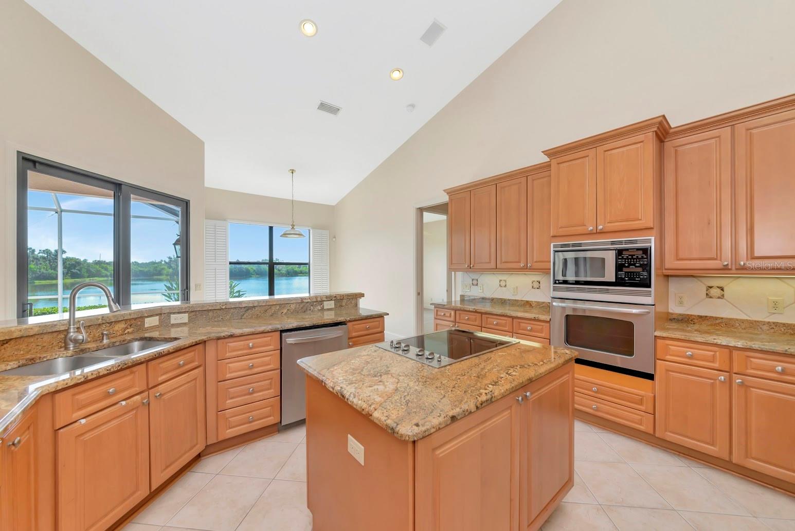 2012 ISLAND ESTATES DR — photo 8