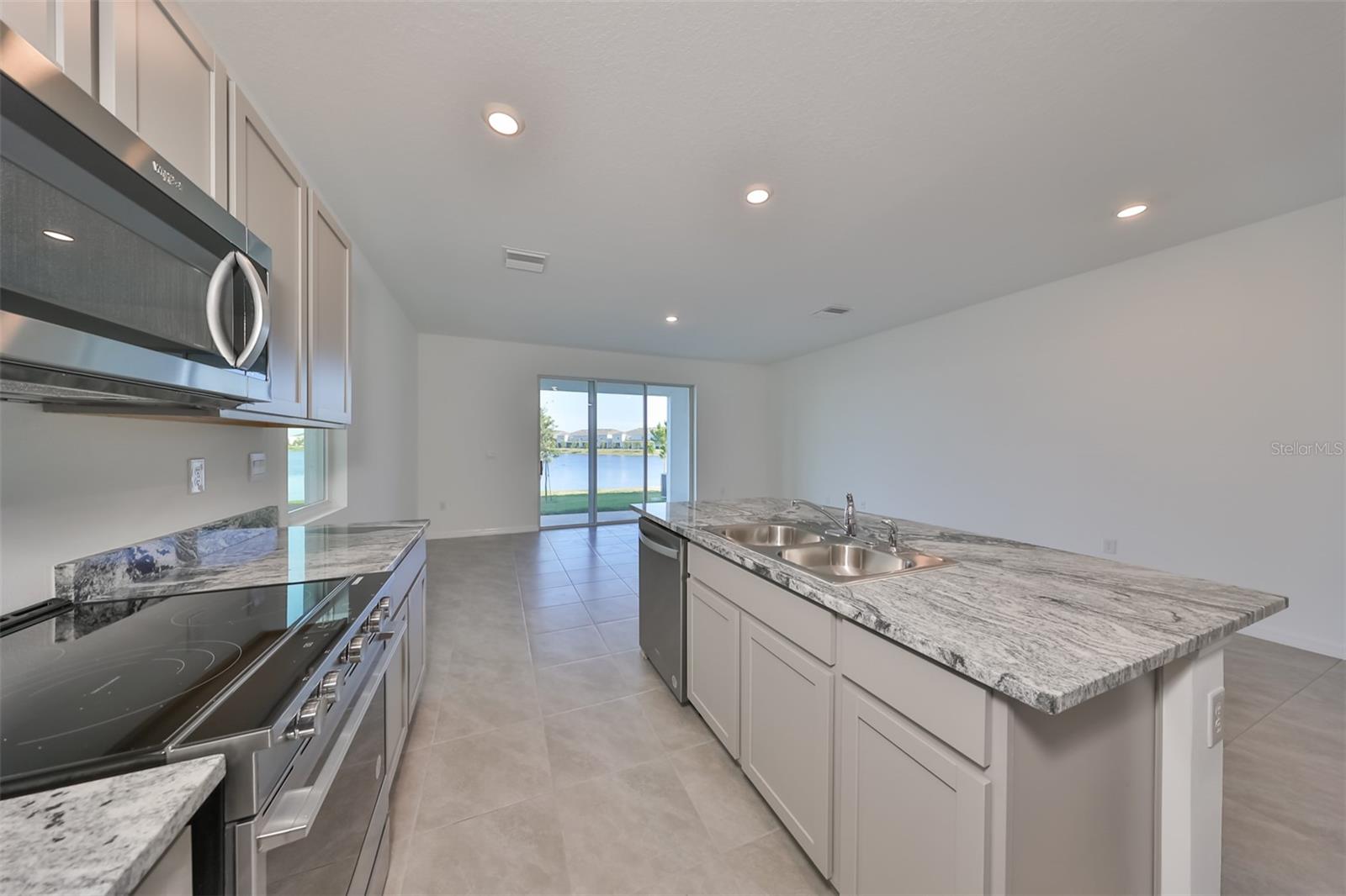 379 MANGROVE SHADE CIR — photo 3