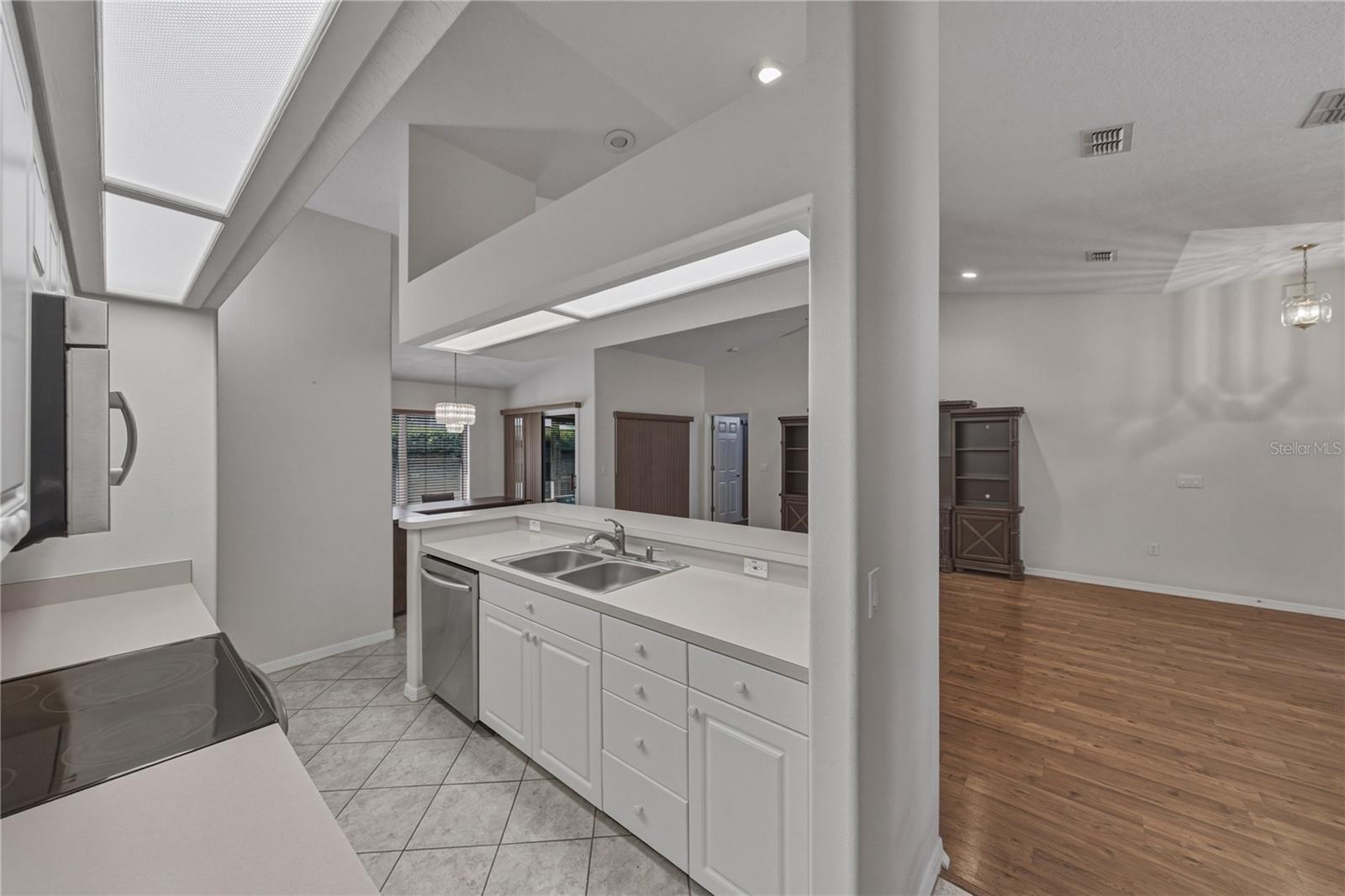6232 HUNTINGTON DR — photo 18