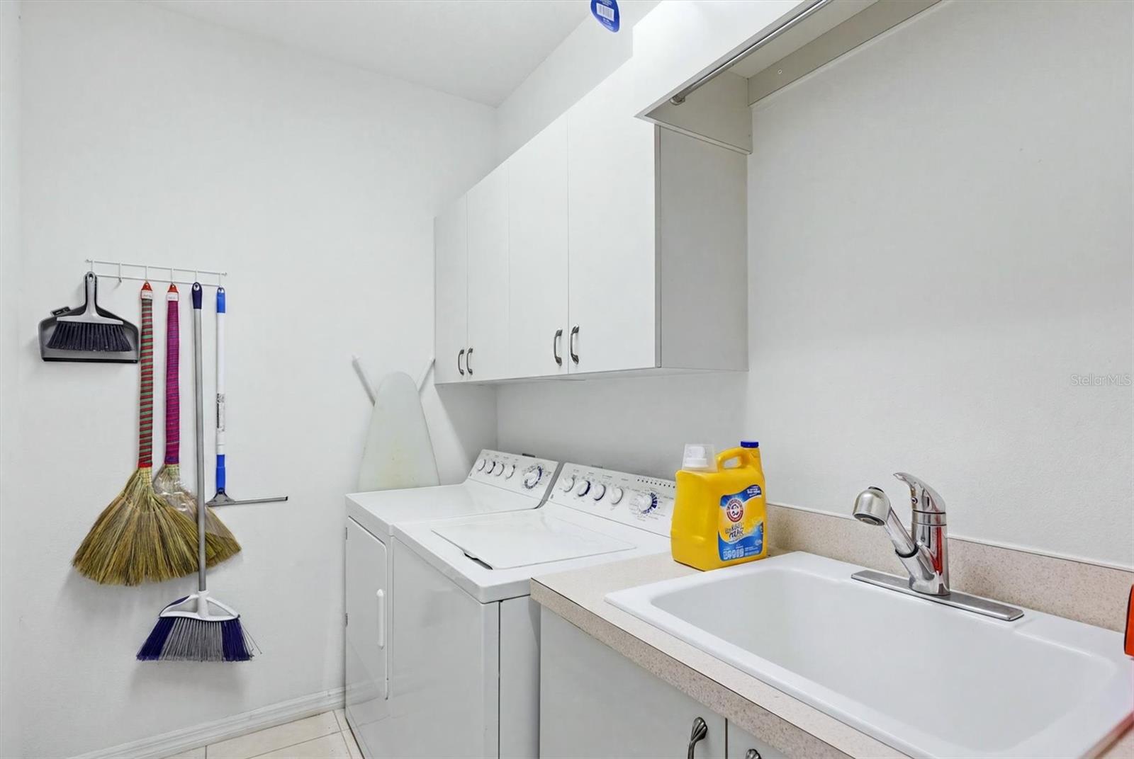 815 TROPEZ LN — photo 39