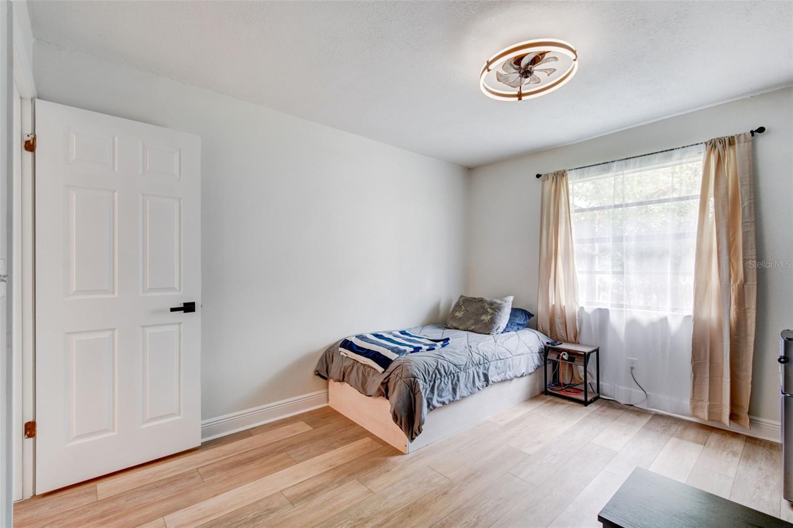 22408 SHORESIDE DR — photo 38