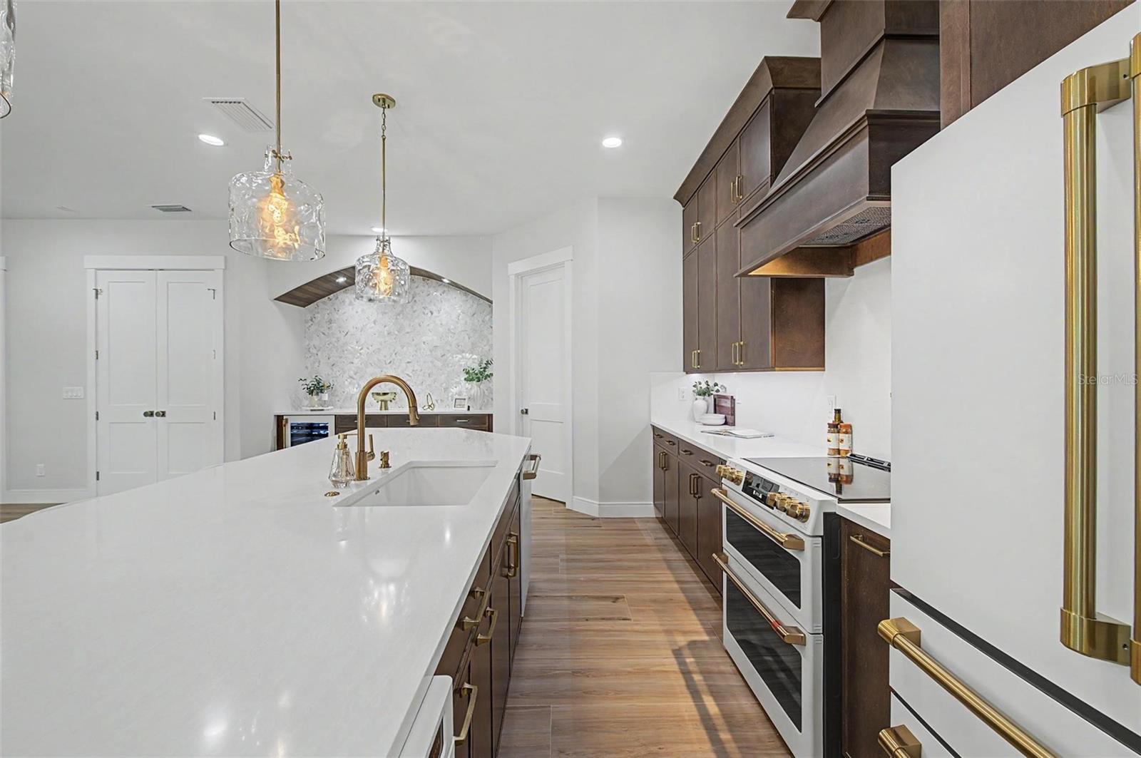 110 S ARRAWANA AVE #1 — photo 15