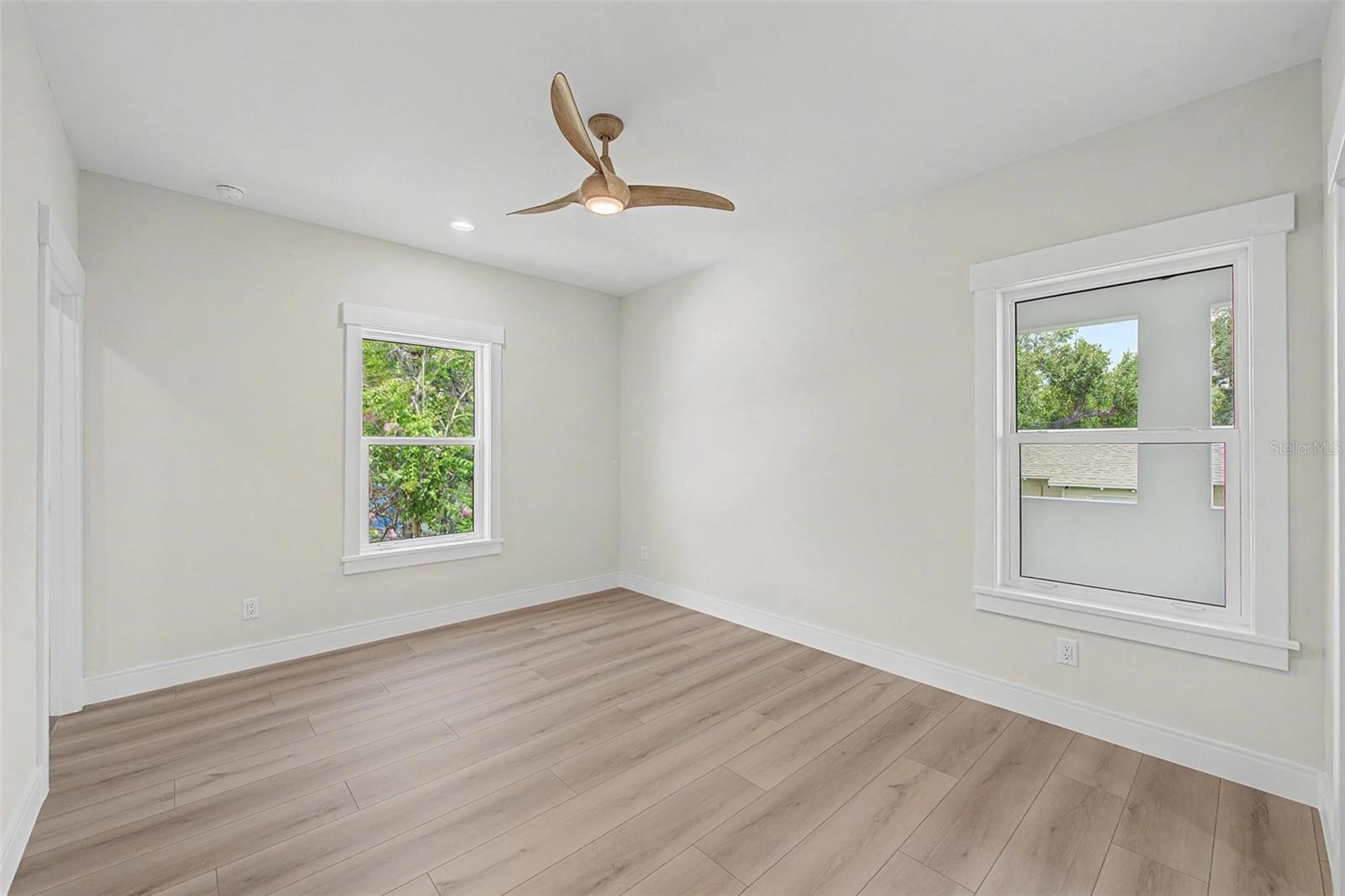 110 S ARRAWANA AVE #1 — photo 39