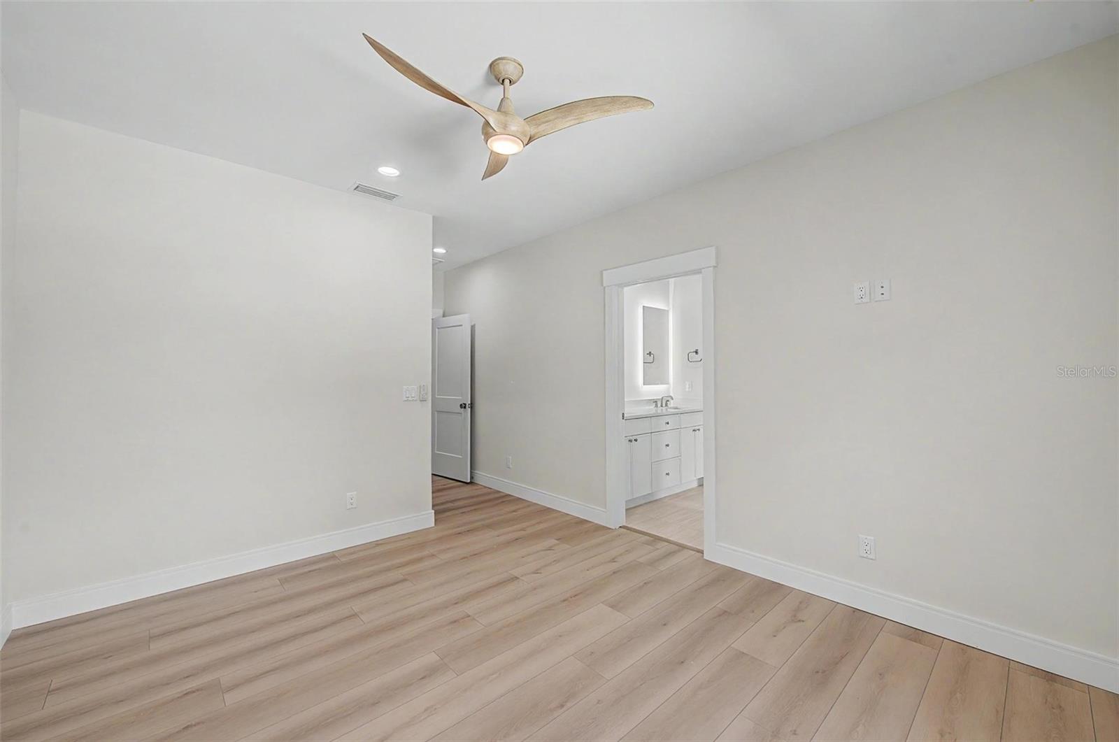 110 S ARRAWANA AVE #1 — photo 30