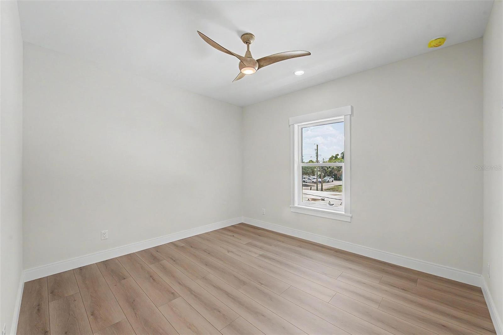 110 S ARRAWANA AVE #1 — photo 31