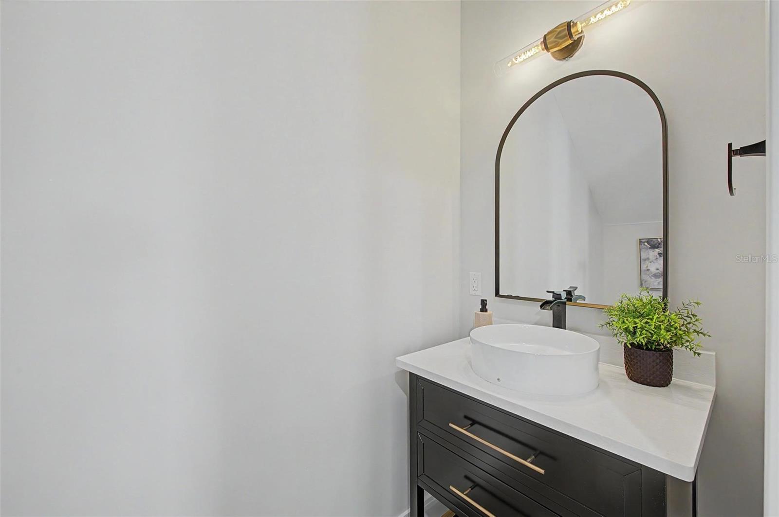 110 S ARRAWANA AVE #1 — photo 21