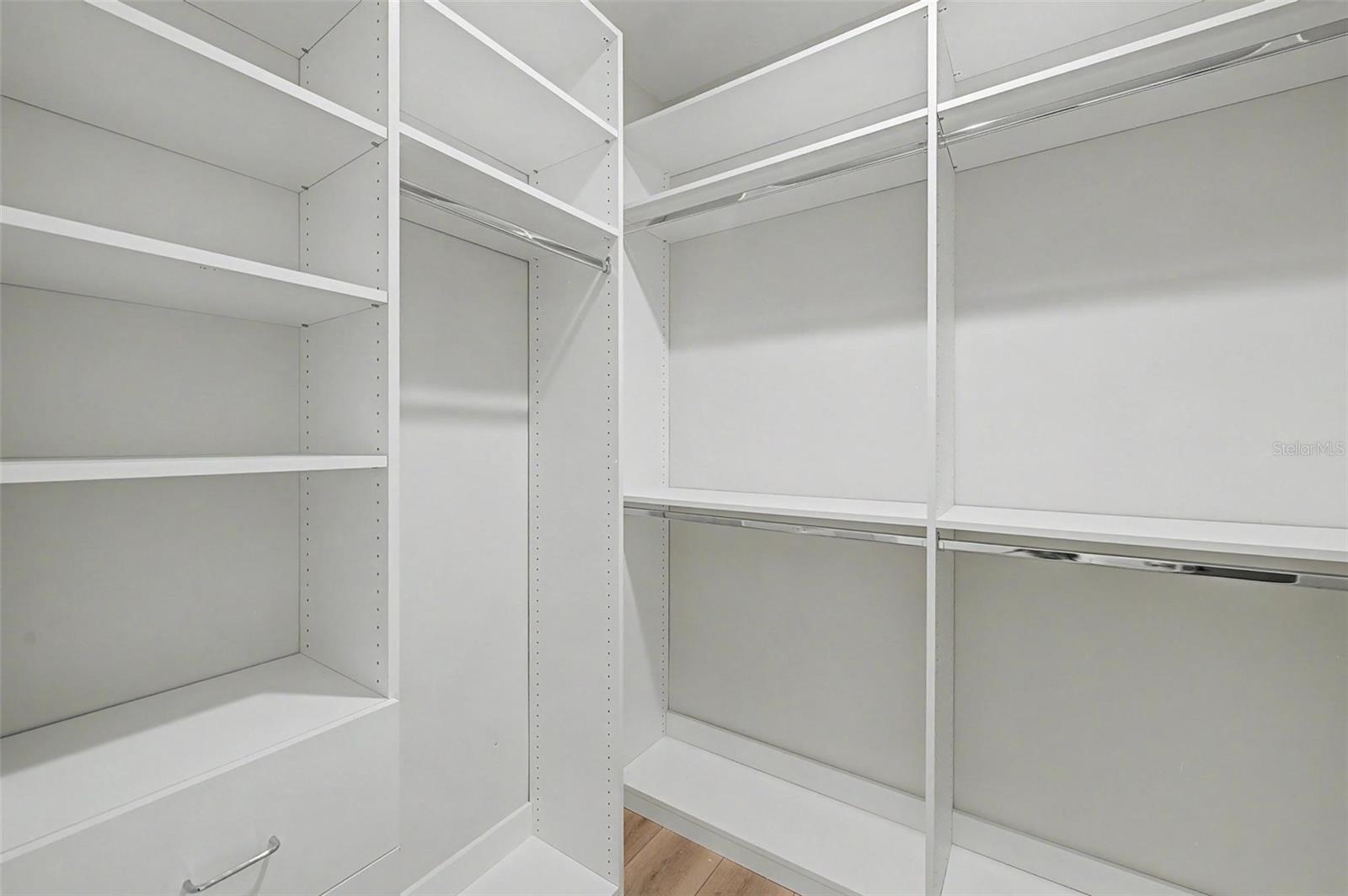 110 S ARRAWANA AVE #1 — photo 32